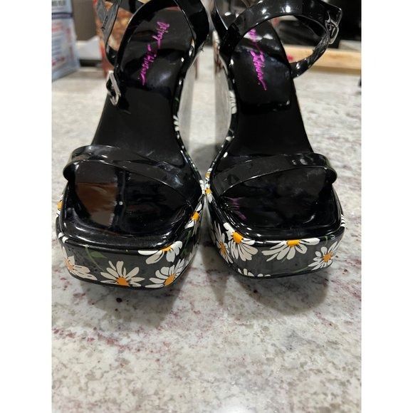 Betsey Johnson Betsey Johnson Landry Wedge In Daisy Multi‎ Print - NWOT - S Size US 8 / IT 38 - 5 Thumbnail