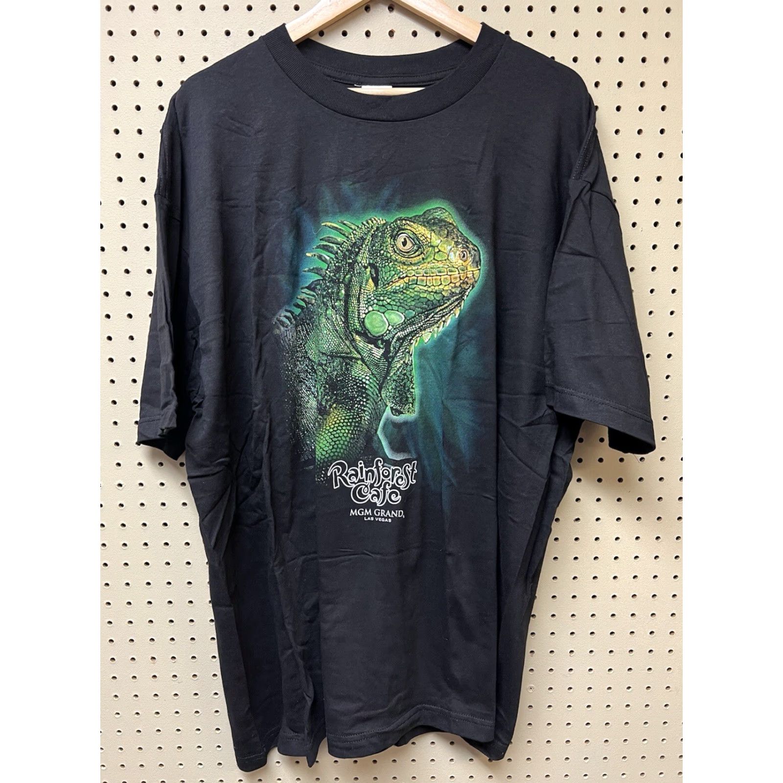 Vintage VINTAGE Rainforest Cafe T-Shirt 2XL Unisex Adults Black 90s Animals Parrot Graphic Tee MGM Grand NOS Size US XXL / EU 58 / 5 - 2 Thumbnail
