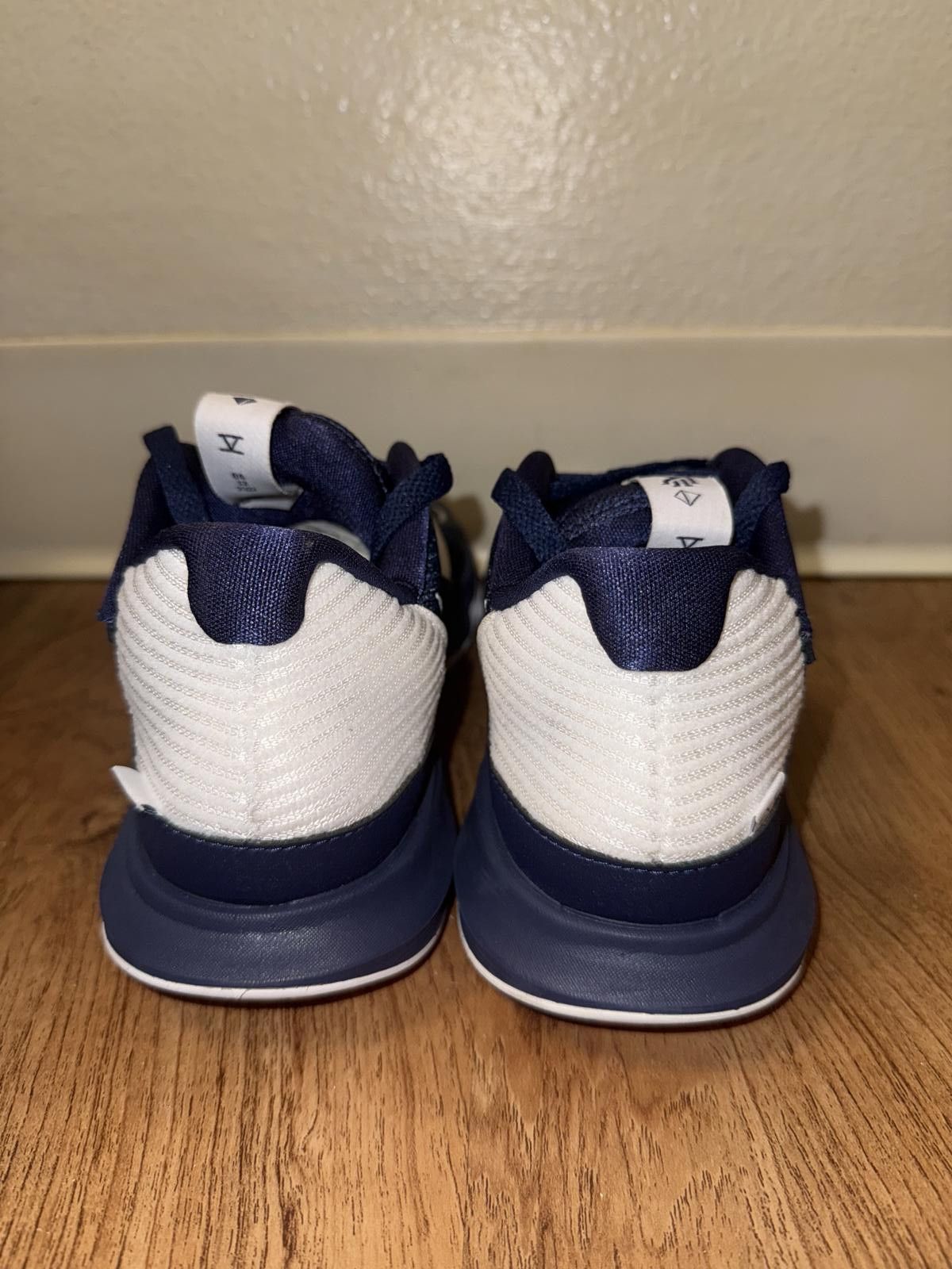 Nike Nike Kyrie 5 Low TB Midnight Navy Size US 5 / EU 37 - 2 Thumbnail