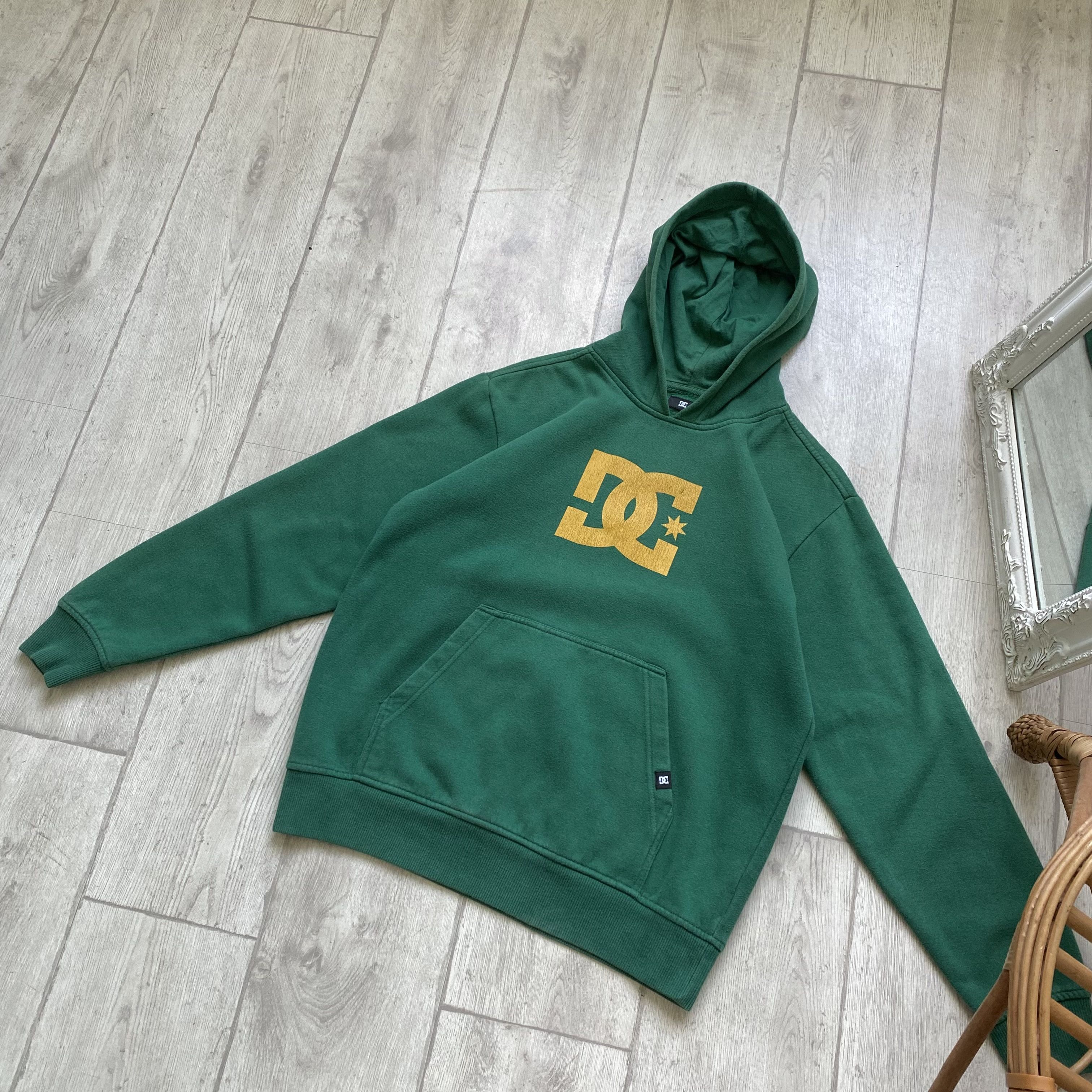 DC 🛹Vintage 00s DC Choes Boxy Hoodie center logo Skategang Size US S / EU 44-46 / 1 - 9 Thumbnail