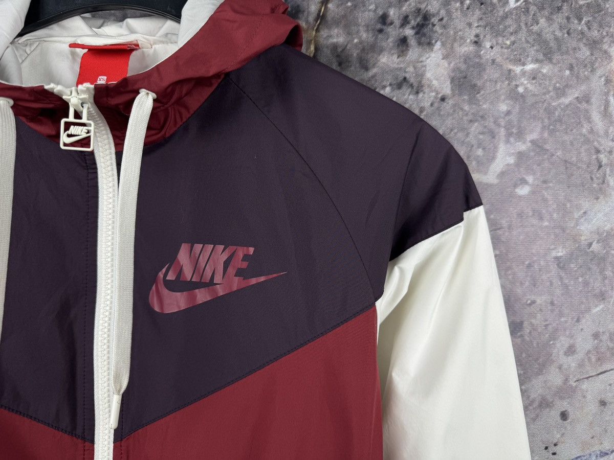Nike Nike Windbreaker Jacket Burgundy Cream Hooded Full Zip Size XS / US 0-2 / IT 36-38 - 5 Thumbnail