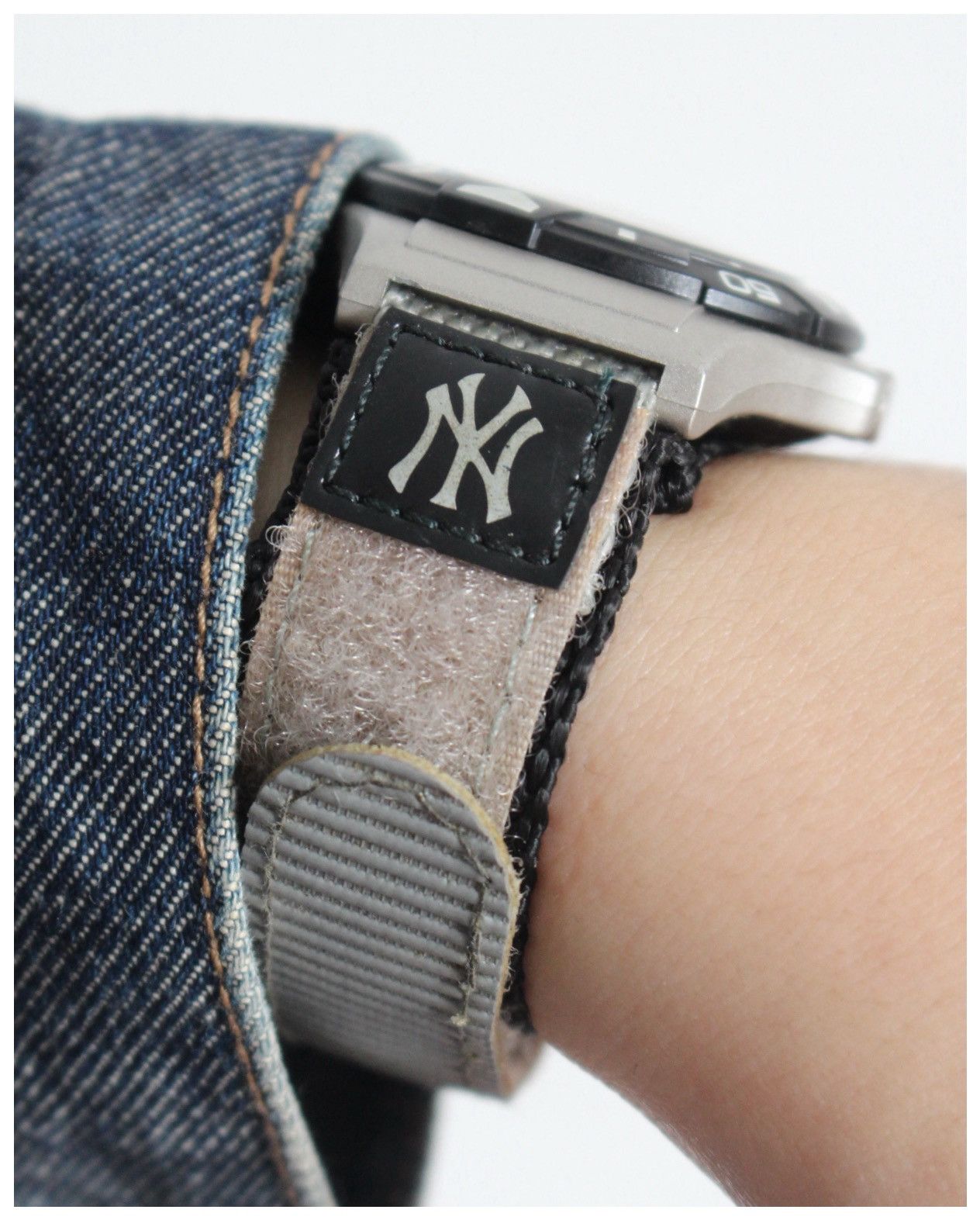 MLB × New York Yankees 2004 MLB NEW YORK YANKEES BASEBALL WATCH – MICKEY MANTLE Size ONE SIZE - 3 Thumbnail