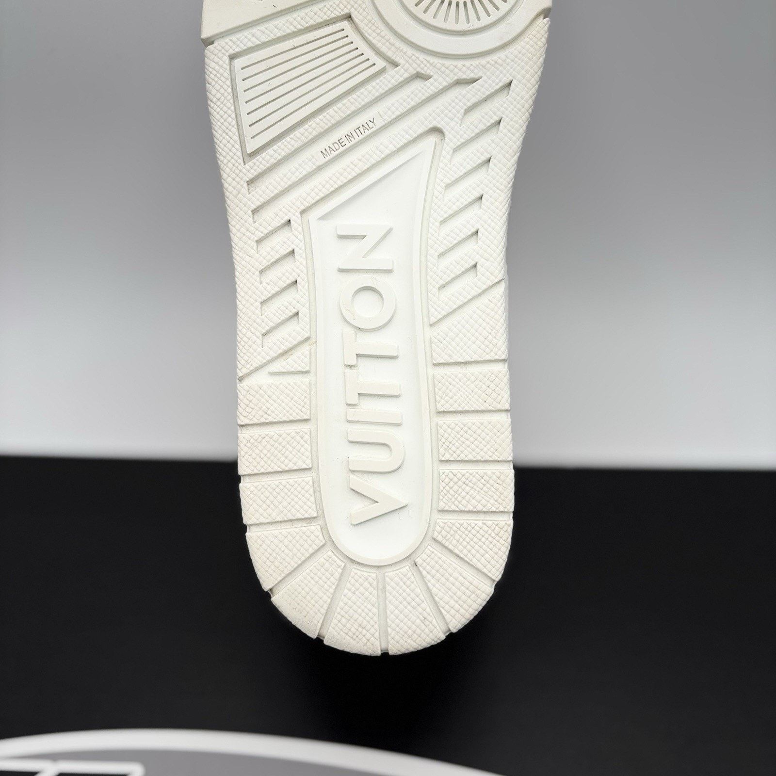 Louis Vuitton Louis Vuitton Trainer ' White ' | EXCELLENT CONDITION! Size US 8.5 / EU 41-42 - 11 Thumbnail