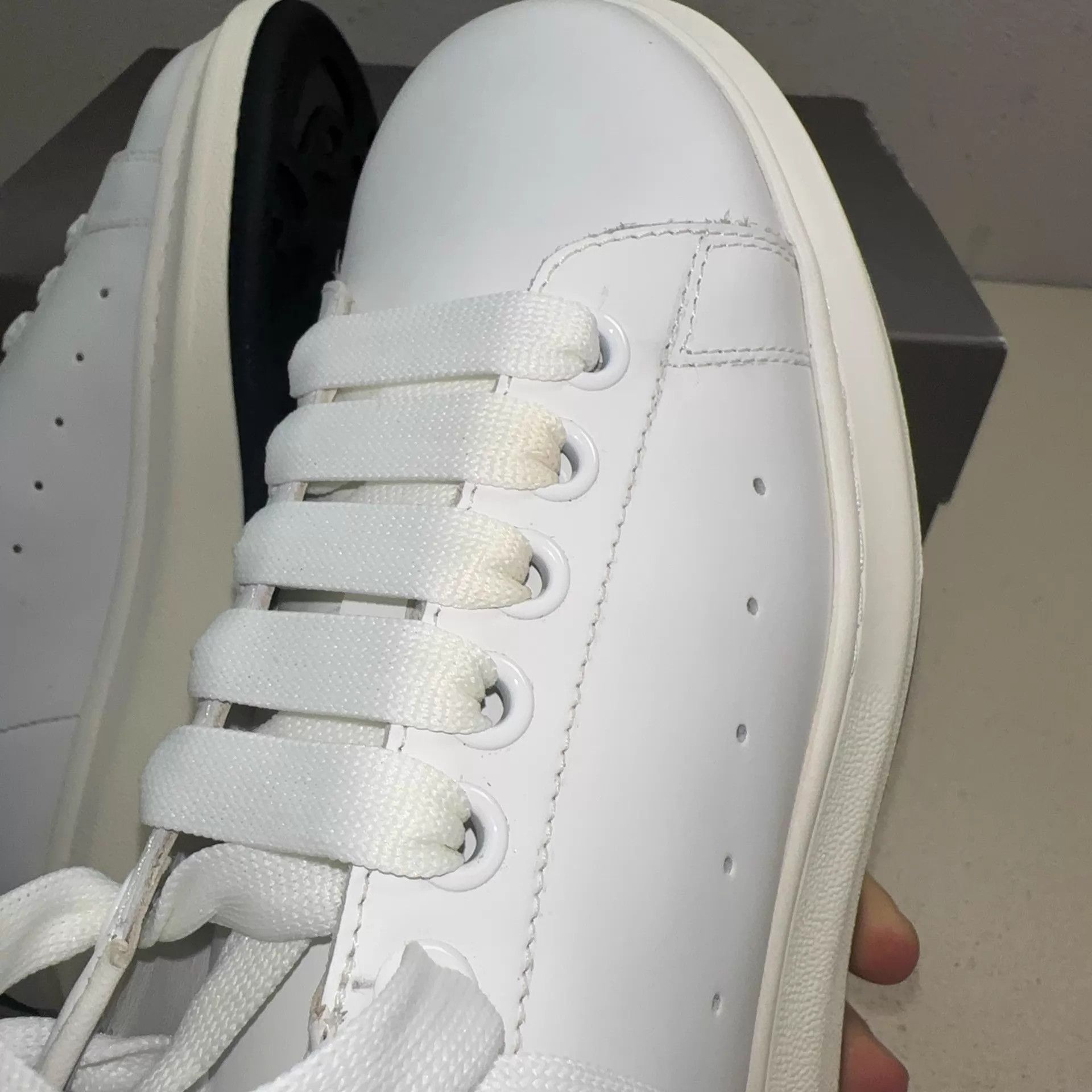 Alexander McQueen McQueen Men's 40 White Black Oversized Sneaker Size US 7 / EU 40 - 8 Thumbnail