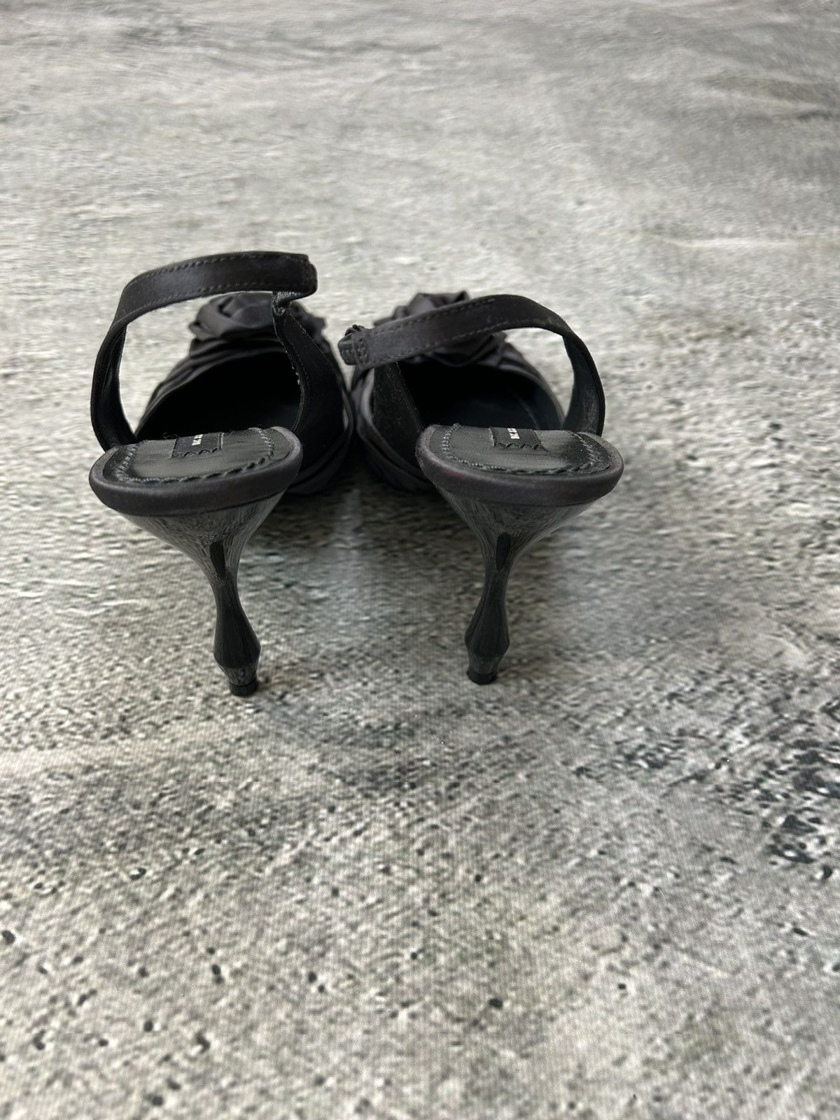 Marc Jacobs Marc Jacobs heels black rose applique sandals Size US 8.5 / IT 38.5 - 4 Thumbnail