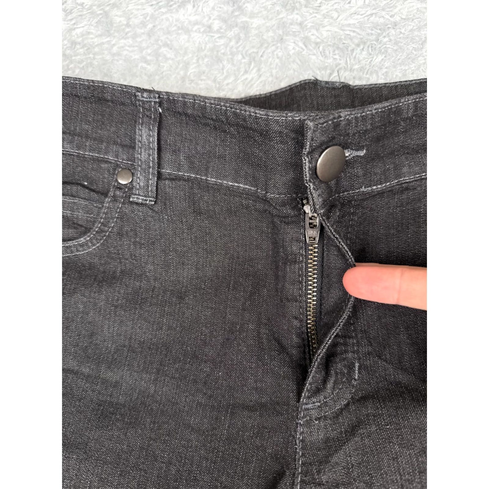Eileen Fisher Eileen Fisher Jeans Womens 10 Black Denim Straight Leg Medium 32x28 Cotton Blend 5-Pocket Mens? Size 32" / US 10 / IT 46 - 5 Thumbnail