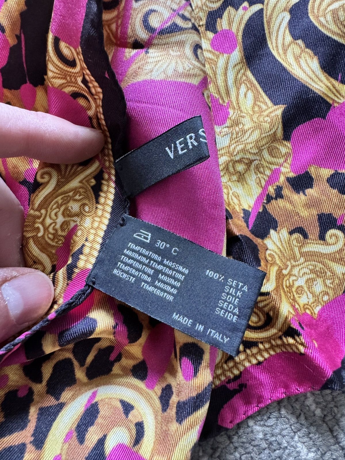 Versace Silk Scarf Neon Fuchsia Pink Gold Baroque Leopard Print 90cm Size ONE SIZE - 8 Thumbnail