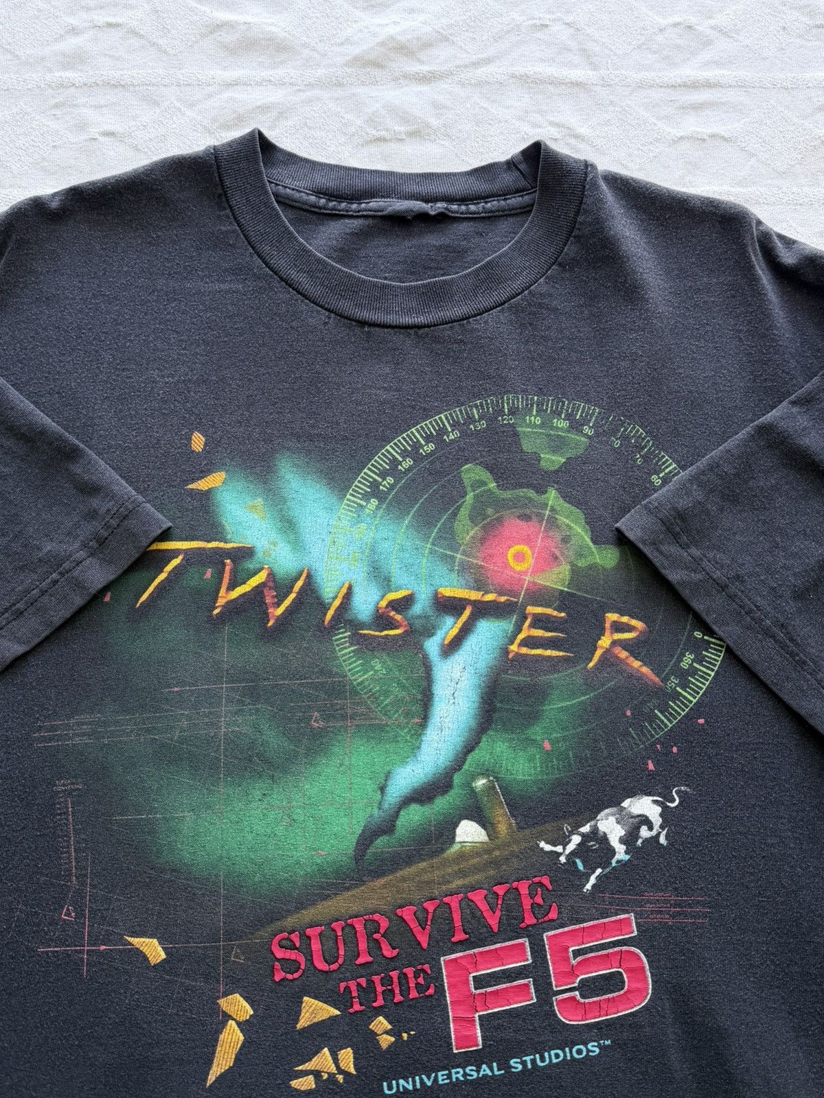 Vintage Vintage 90s Twister Universal Studios Promo T-Shirt Tee Size US XL / EU 56 / 4 - 2 Thumbnail