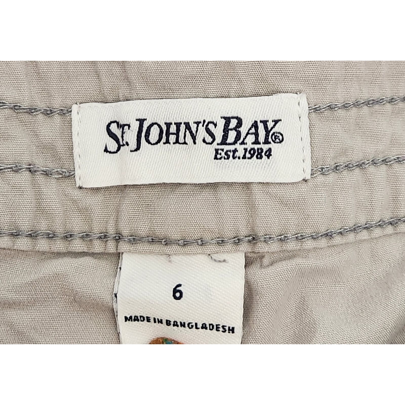 Other St. John's Bay Gray Cropped Cargo Pants 6 Lightweight Size 28" / US 6 / IT 42 - 4 Thumbnail