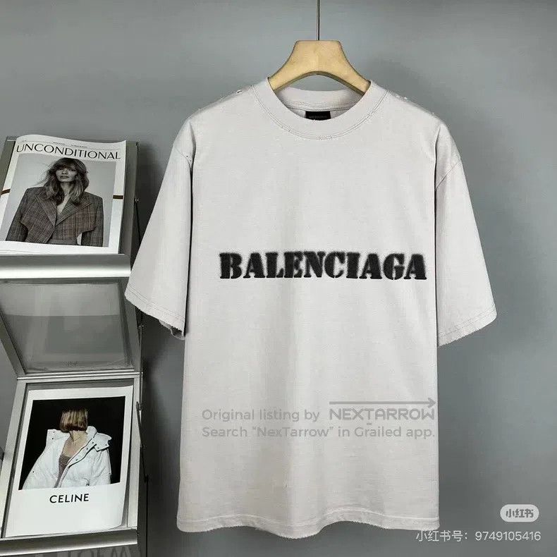 Balenciaga Balenciaga Letter Round Neck T-Shirt with Worn Effect, Siz Size US XS / EU 42 / 0 - 1 Thumbnail