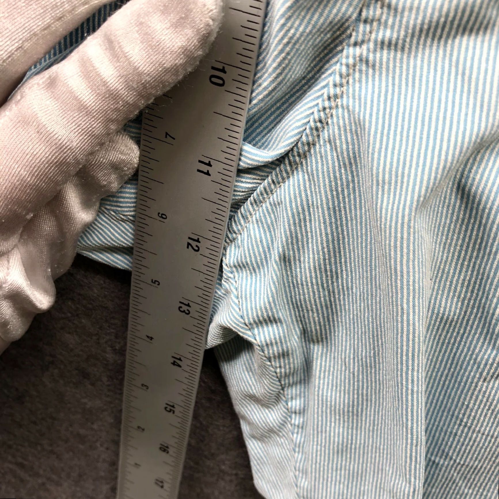 Banana Republic Banana Republic Lightweight Chino Short Mens 36 Blue White Stripe Resort Casual Slim Fit? Size US 36 / EU 52 - 6 Thumbnail