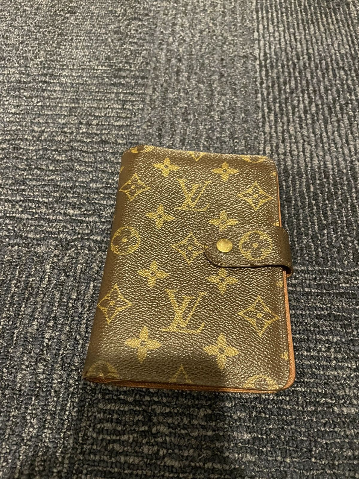 Louis Vuitton Louis Vuitton Bi-fold Wallet In Monogram Size ONE SIZE - 3 Thumbnail
