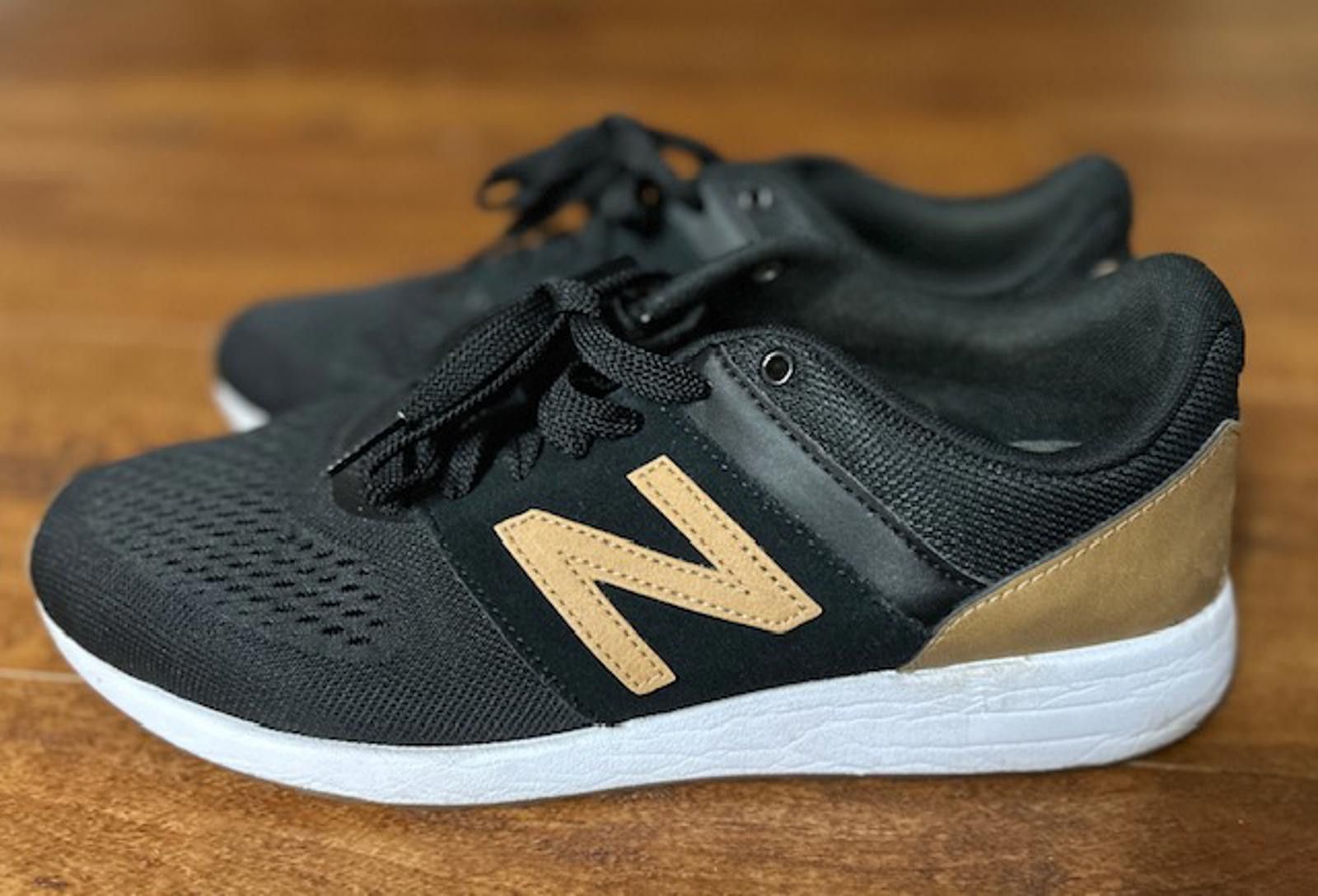 New Balance New Balance Black and Tan Athletic Sneakers Size 9 Size US 9 / EU 42 - 3 Thumbnail