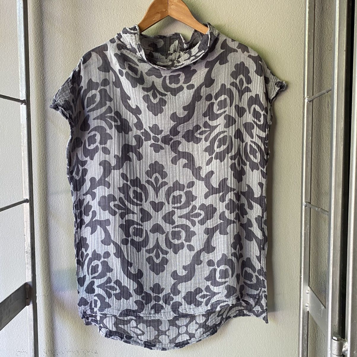 Issey Miyake Plantation Gray Floral Sheer Cap Sleeve Top Size M / US 6-8 / IT 42-44 - 9 Thumbnail