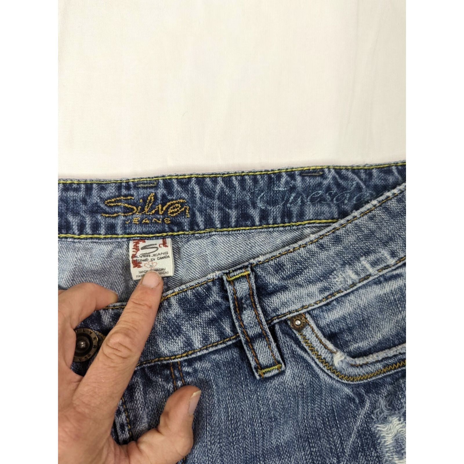 Vintage Silver Jeans Tuesday Women’s Distressed Bootcut Jeans 30 x 31 Regular 33 Inseam 30 Blue Denim Cotton Blend Zipper Closure Embellished Women’s Jeans Size 24" / US 00 / IT 34 - 3 Thumbnail