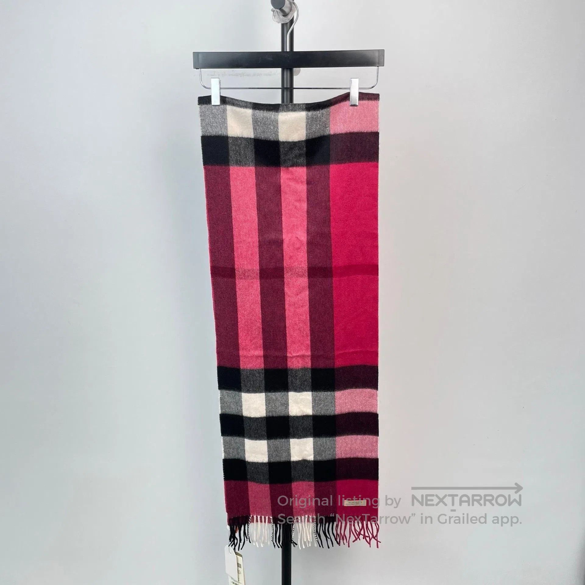 Burberry Burberry Rose Pink Classic Plaid Scarf. Size ONE SIZE - 4 Thumbnail