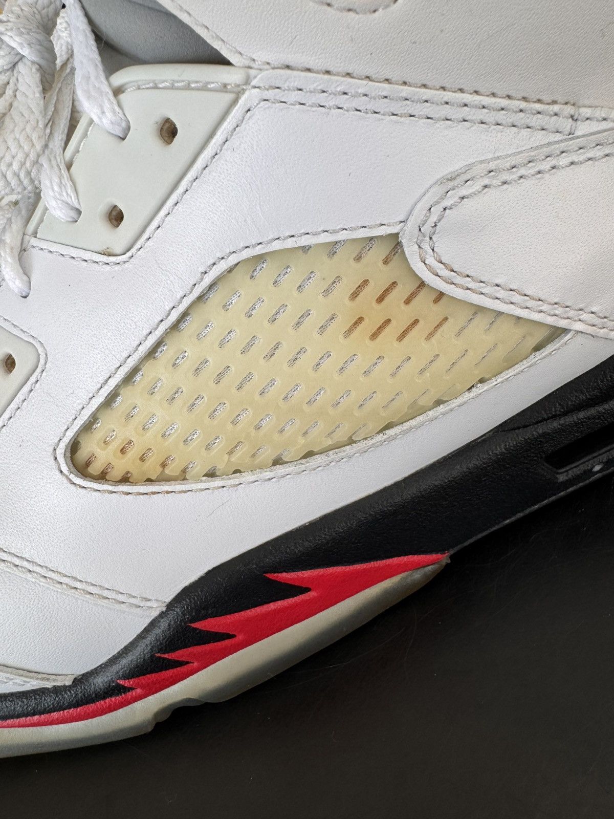 Jordan Brand Air Jordan 5 Fire Red Size 11.5 (2013) Size US 11.5 / EU 44-45 - 3 Thumbnail