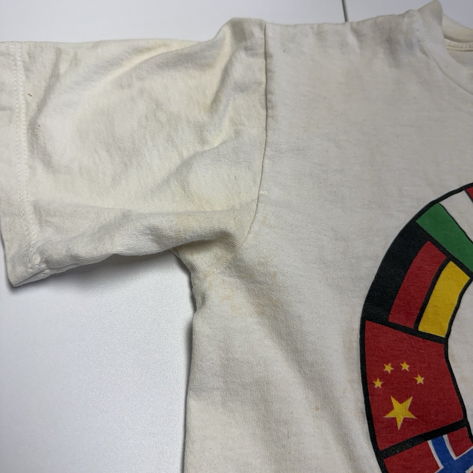 Disney Vintage 80s Disneyland EPCOT T Shirt Mickey Mouse Flags USA Size US S / EU 44-46 / 1 - 3 Thumbnail