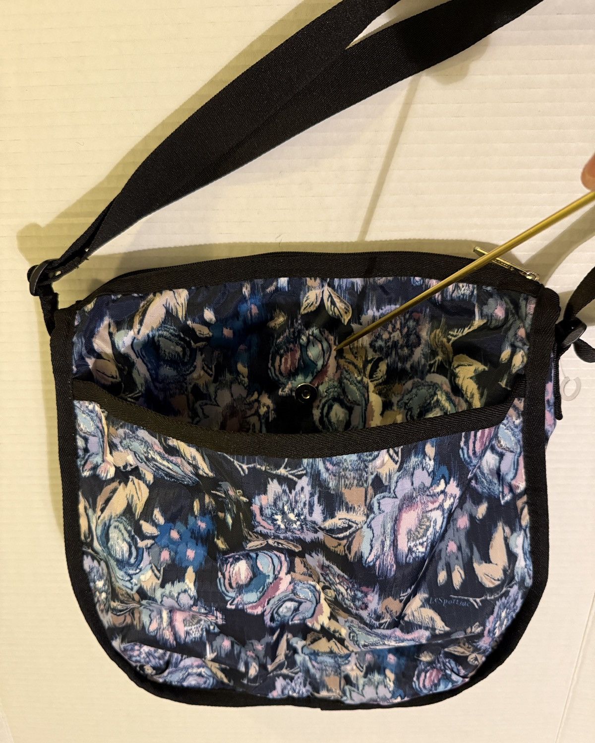 LeSportsac LeSportsac Flower Cluster Nylon Crossbody NWOT Adjust Strap Size ONE SIZE - 4 Thumbnail
