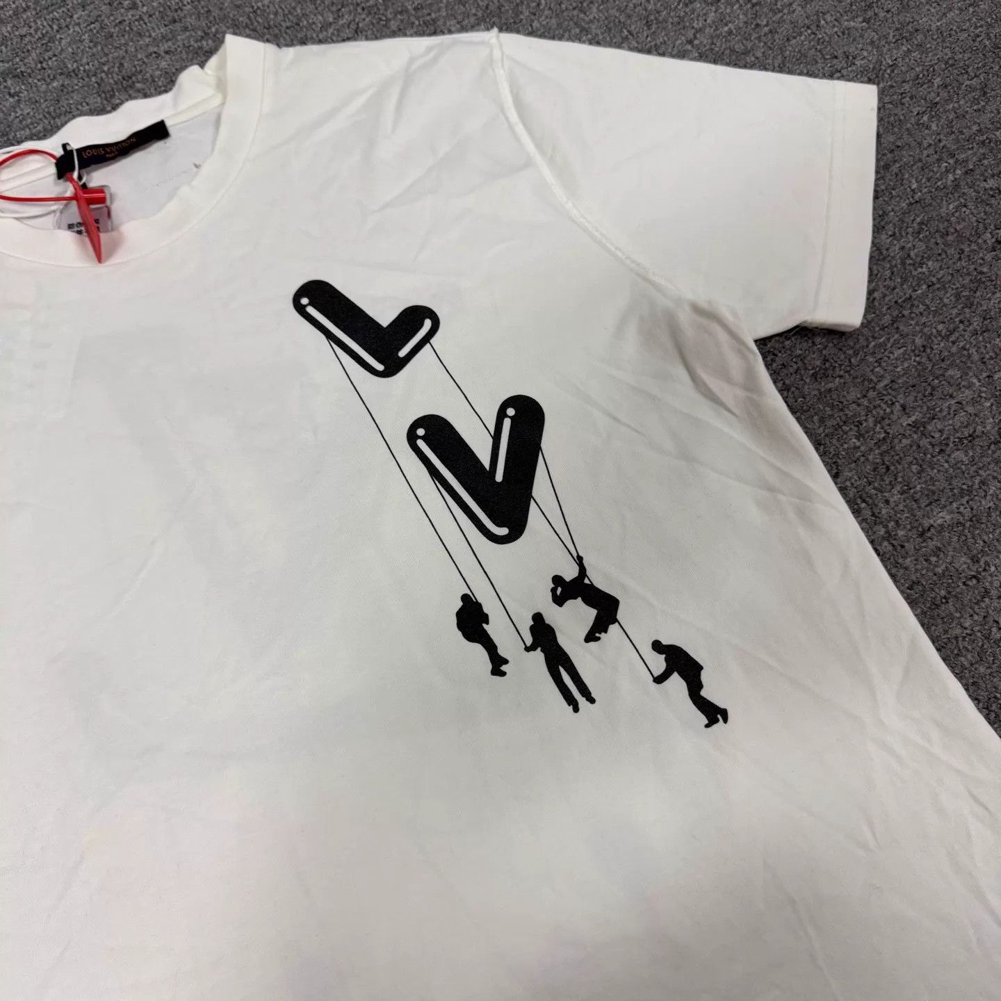 Louis Vuitton LV Balloon Swing Parachute Print Crew SS Tee L Size L / US 10 / IT 46 - 4 Thumbnail