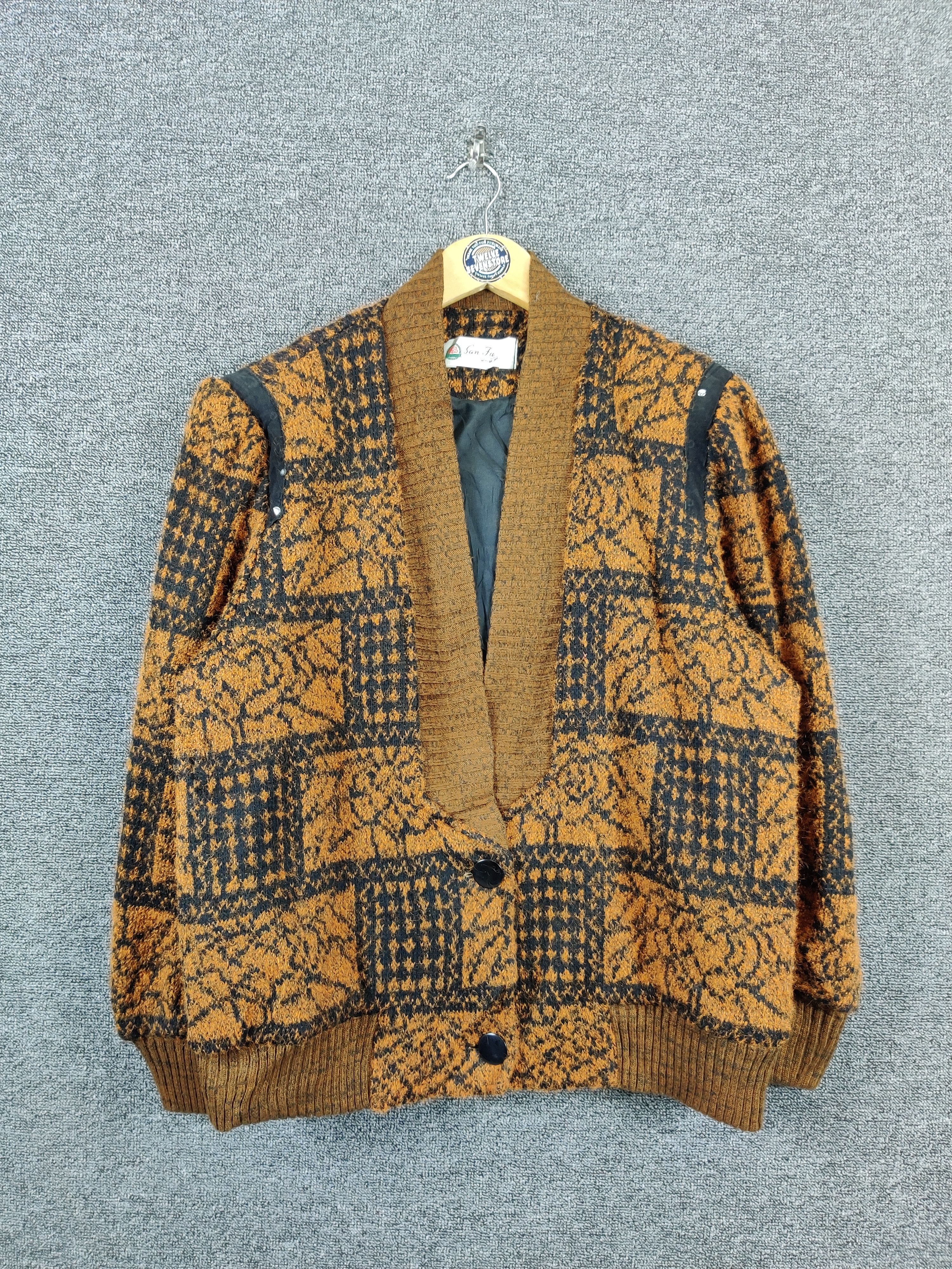 Aran Isles Knitwear Vintage San Fu Knit Cardigan Nice Design Size US L / EU 52-54 / 3 - 1 Thumbnail