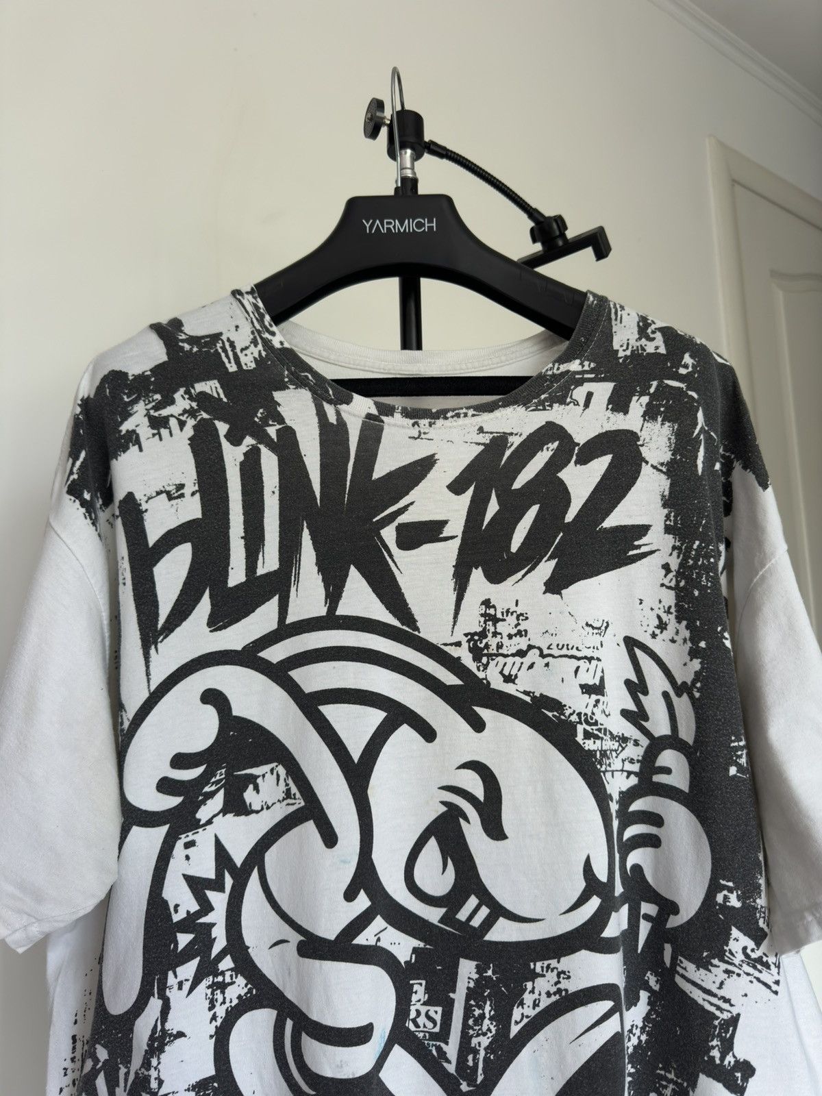 Band Tees Vintage 2000s Blink 182 Bunny Print Tee Size US XL / EU 56 / 4 - 2 Thumbnail