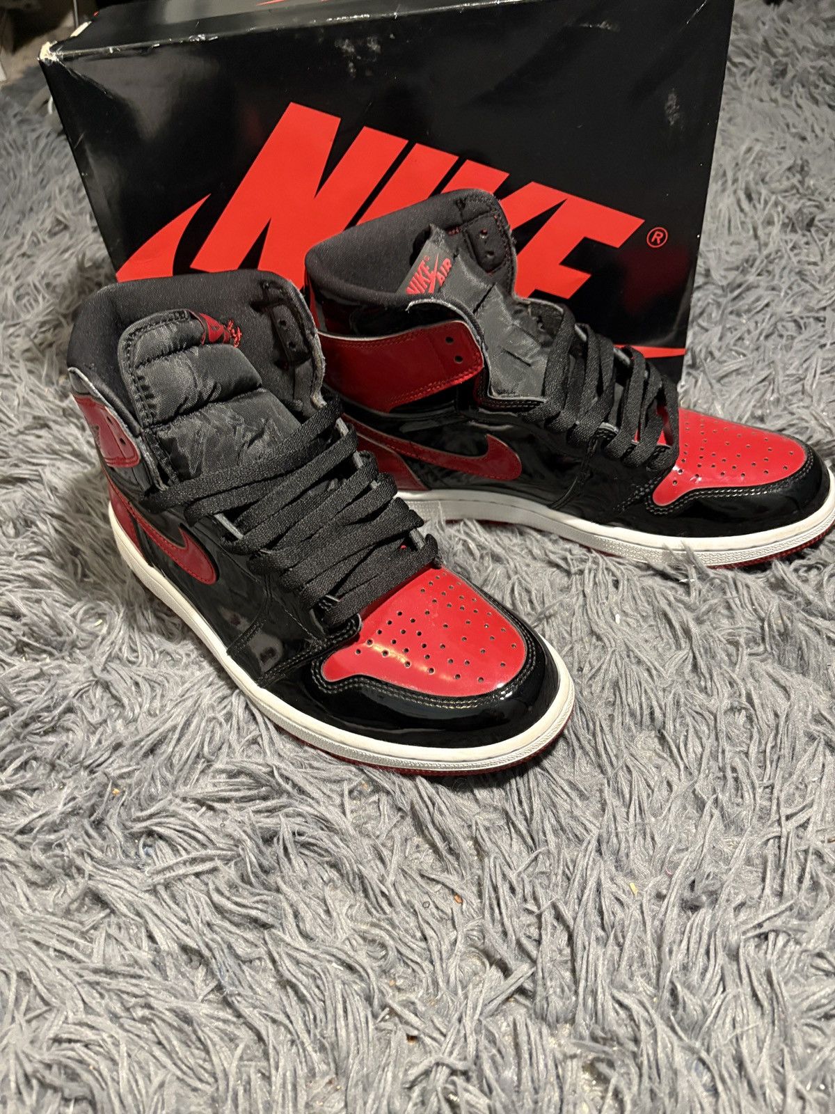 Jordan Brand Jordan 1 Retro High ‘Patent Bred’ Size US 9.5 / EU 42-43 - 4 Thumbnail