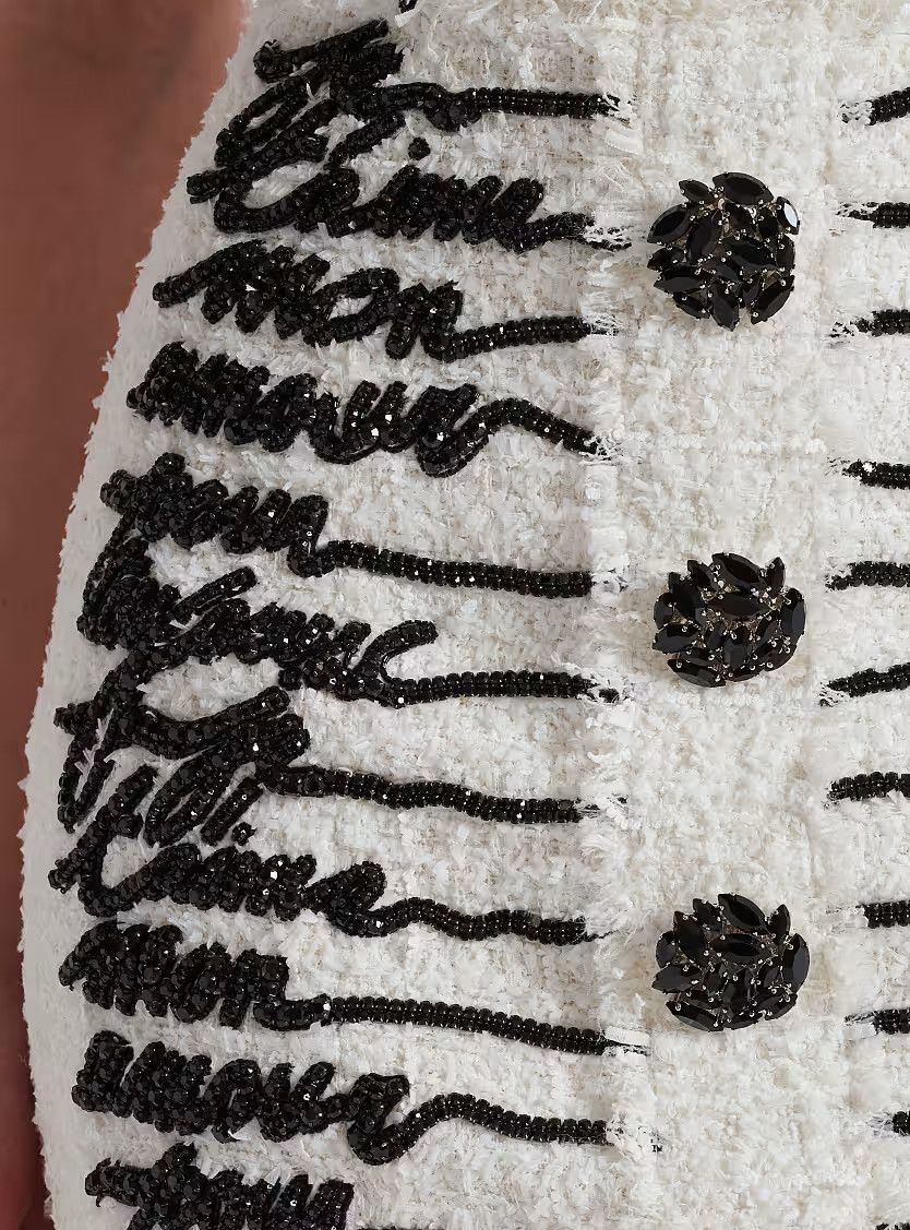 Balmain o1s1wg111225 Love Embroidered Tweed Mini Skirt in White Size 28" / US 6 / IT 42 - 7 Thumbnail