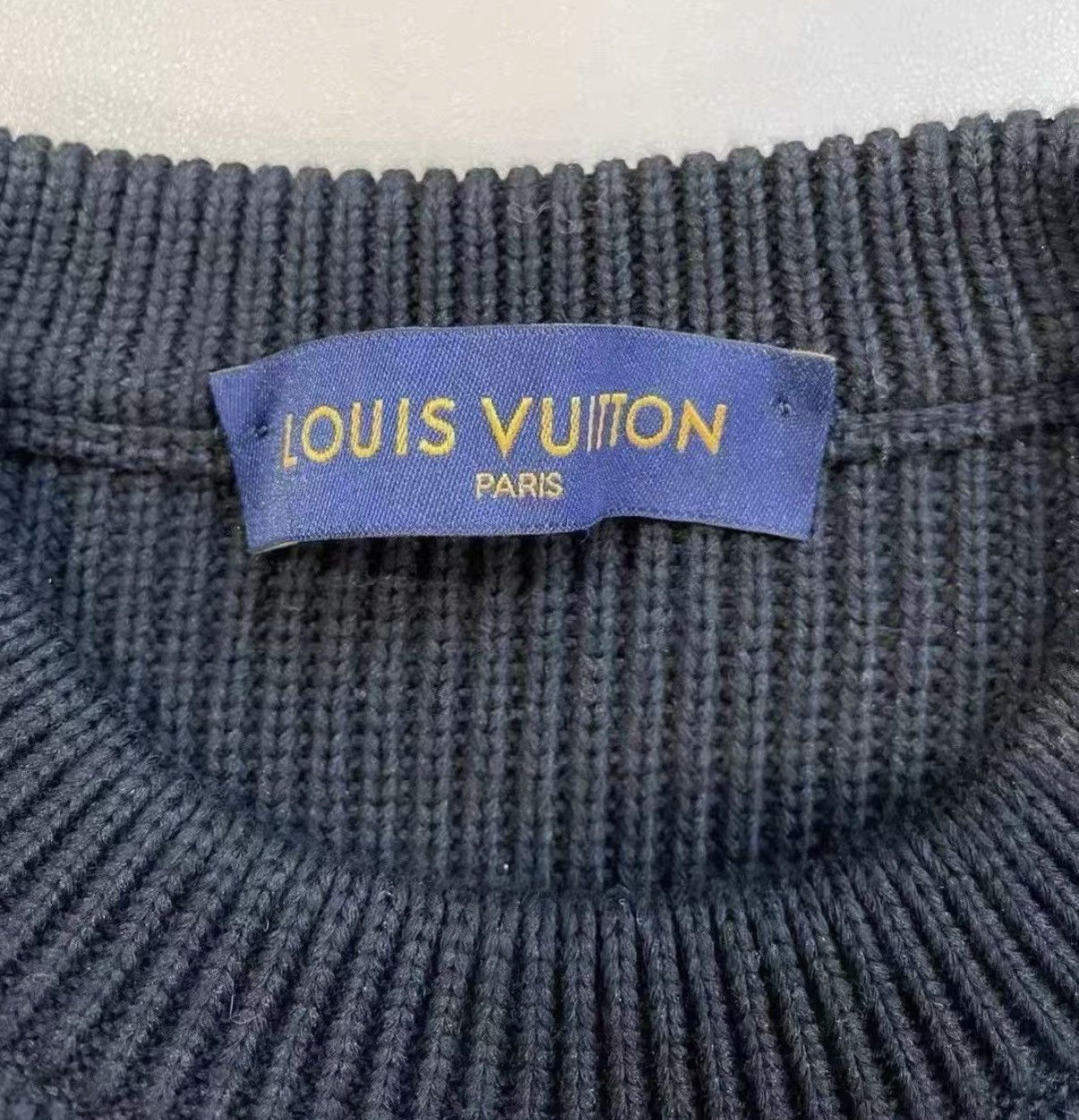 Louis Vuitton Louis Vuitton Bear Pattern Round Neck Knit Sweater J33 Size XS / US 0-2 / IT 36-38 - 5 Thumbnail