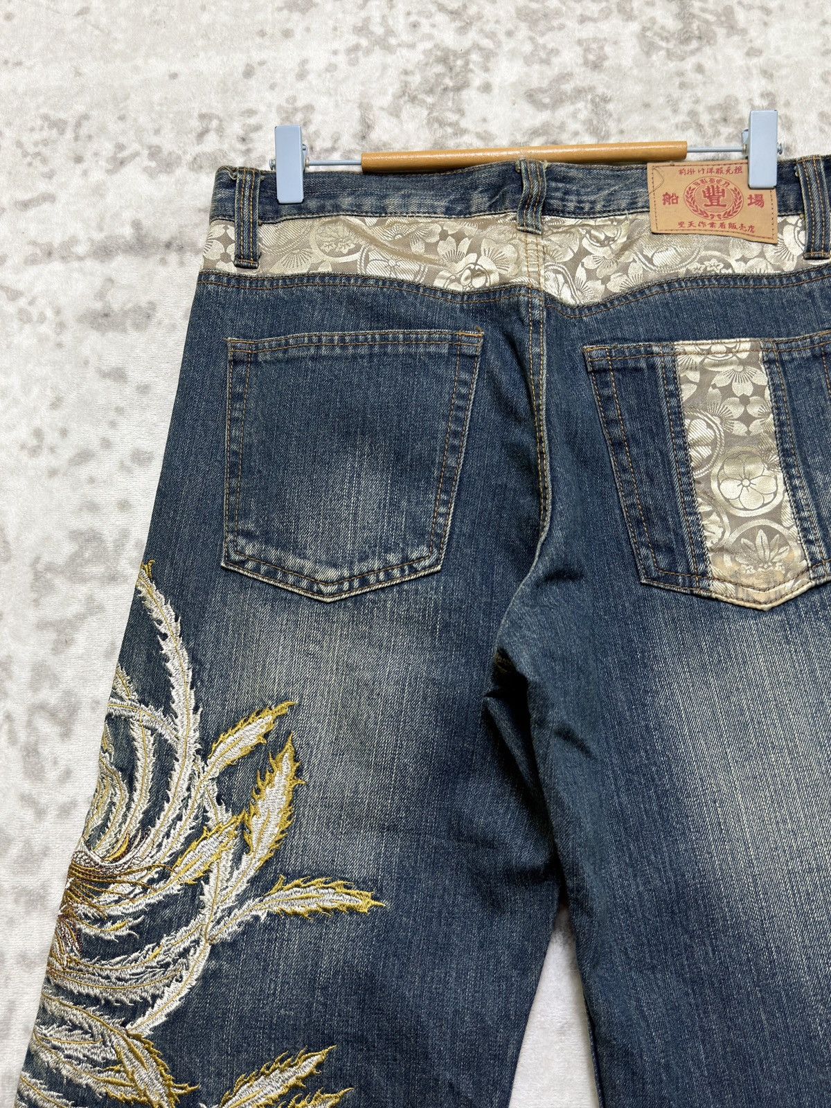 Karakuri Tamashii Bouten Shoten Phoenix Embroidered Straight Fit Denim Jeans Size US 31 - 11 Thumbnail