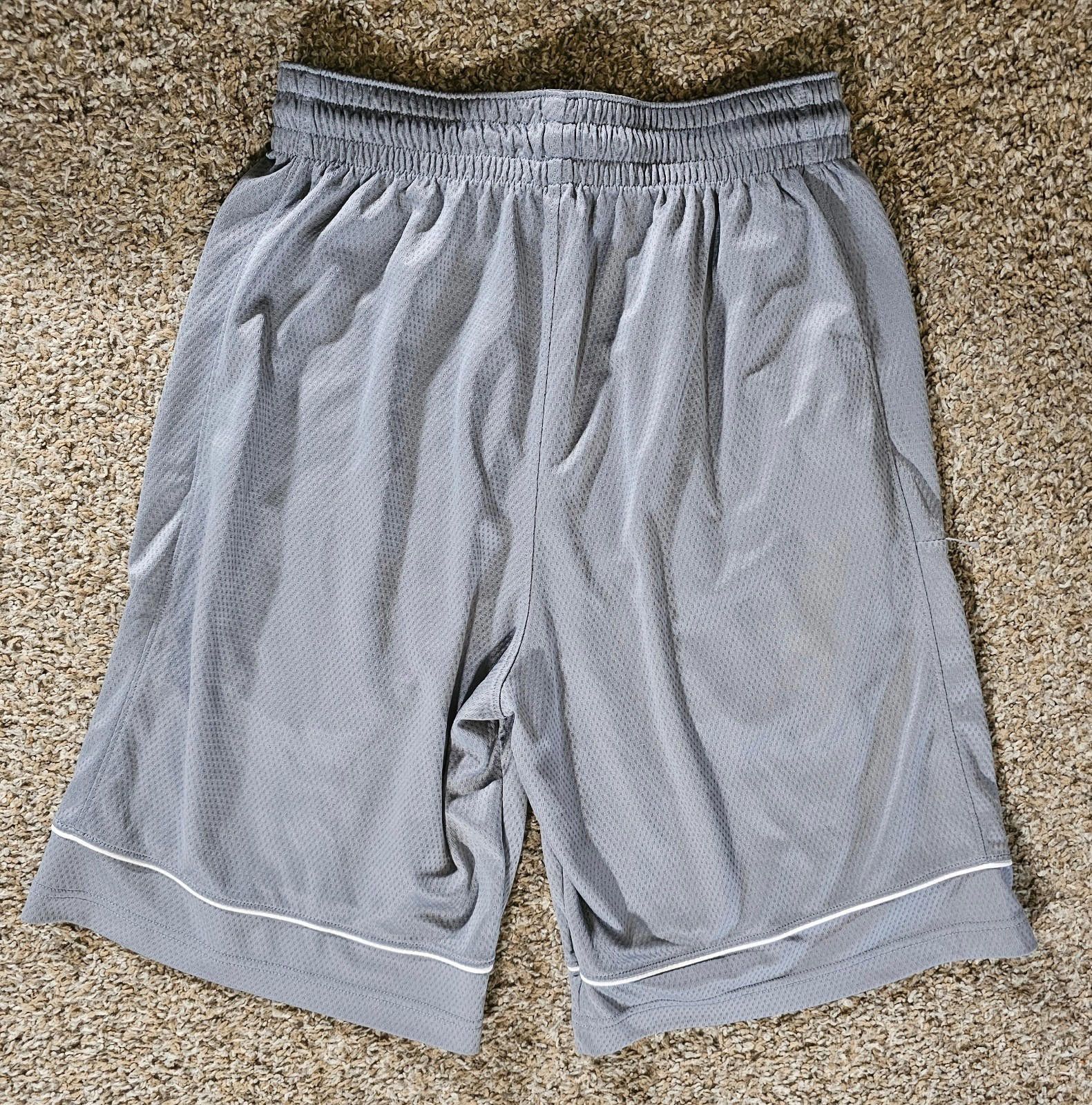 Nike Gray Nike Dri Fit drawstring athletic shorts S Size US 30 / EU 46 - 4 Thumbnail