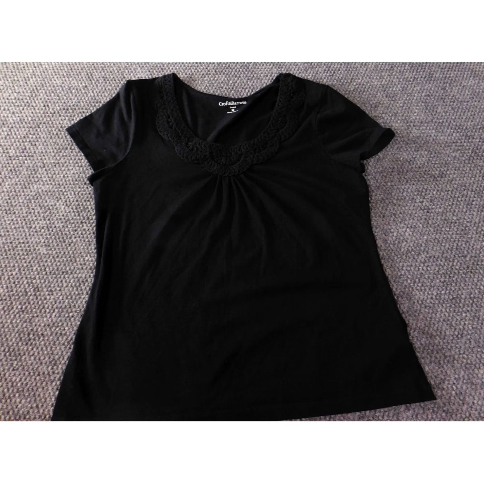 Croft & Barrow Croft & Barrow Blouse Womens M Black Crew Neck Short Sleeve Pullover Stretch Casual Regular Polyester Top Classic Size M / US 6-8 / IT 42-44 - 2 Thumbnail