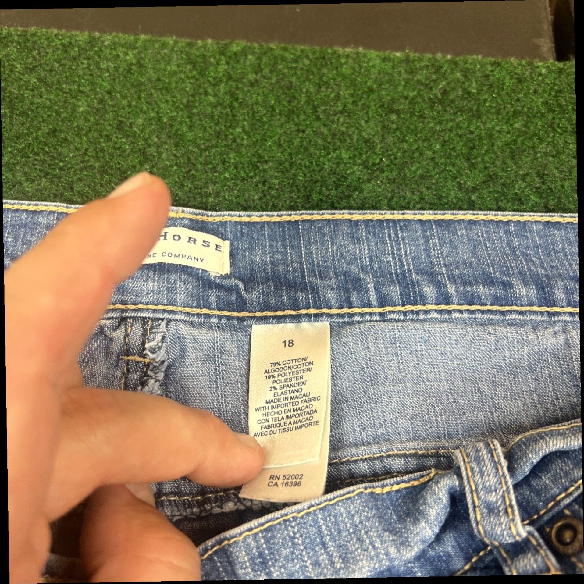 Vintage CRAZY HORSE Jeans Womens 18 Blue Denim Pants Jeans Capri Style Measures 36x22 Size 40" / US 18 - 6 Thumbnail