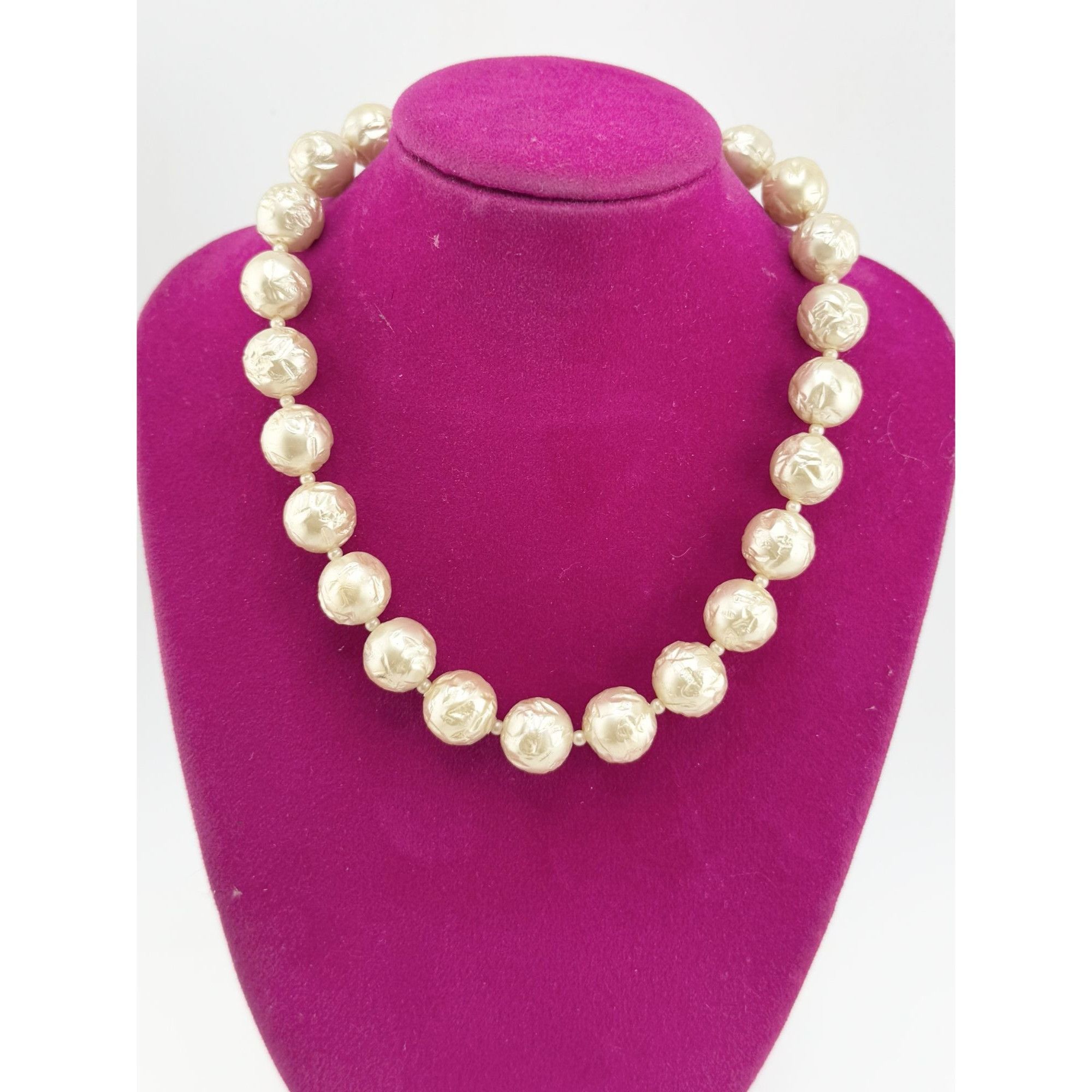 Vintage baroque faux pearl beaded collar necklace