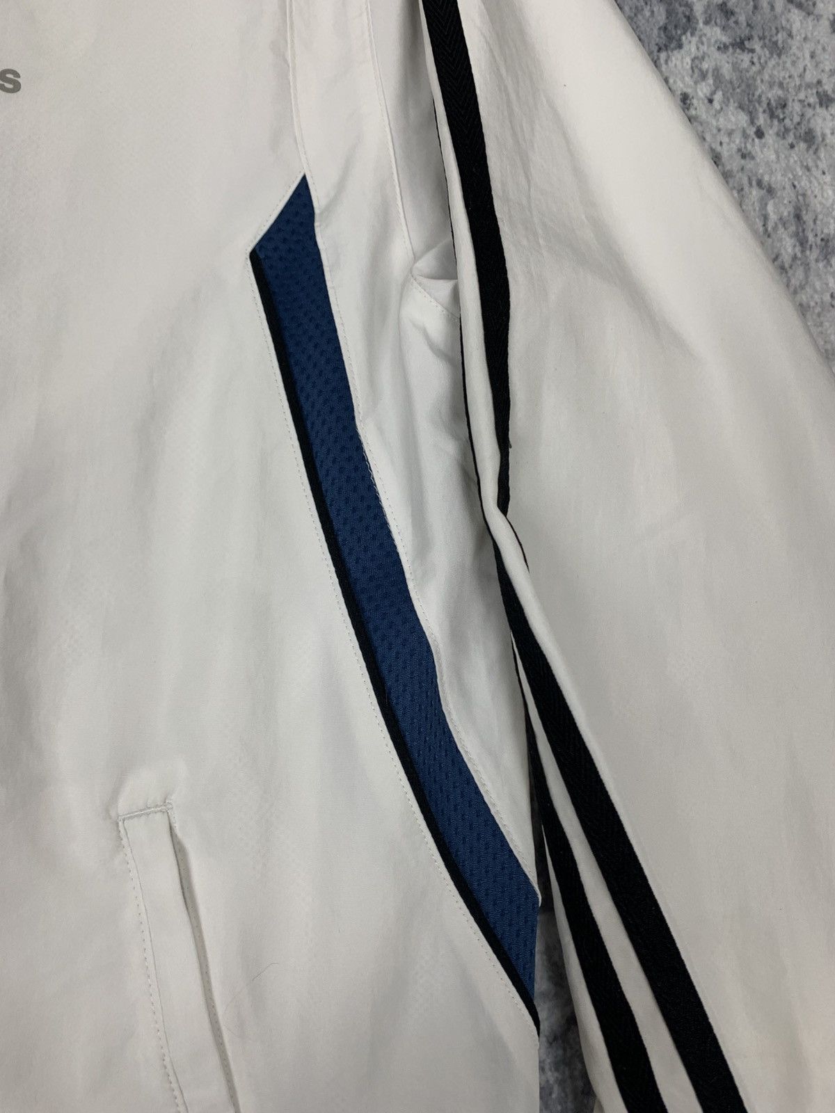 Adidas × Vintage Vintage Adidas Windbreaker Sportswear Tracksuit Size L white Size US L / EU 52-54 / 3 - 6 Thumbnail