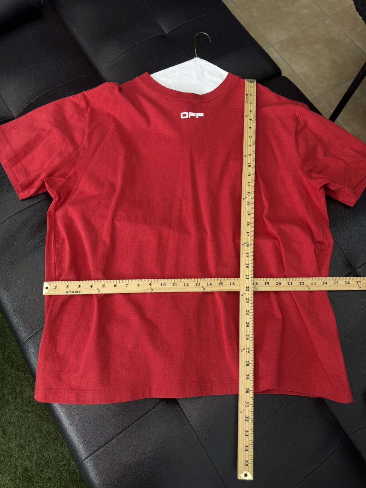 Off-White Off White Tee Shirt Size Large Red Pre Owned Dry Cleaned Size US L / EU 52-54 / 3 - 7 Thumbnail