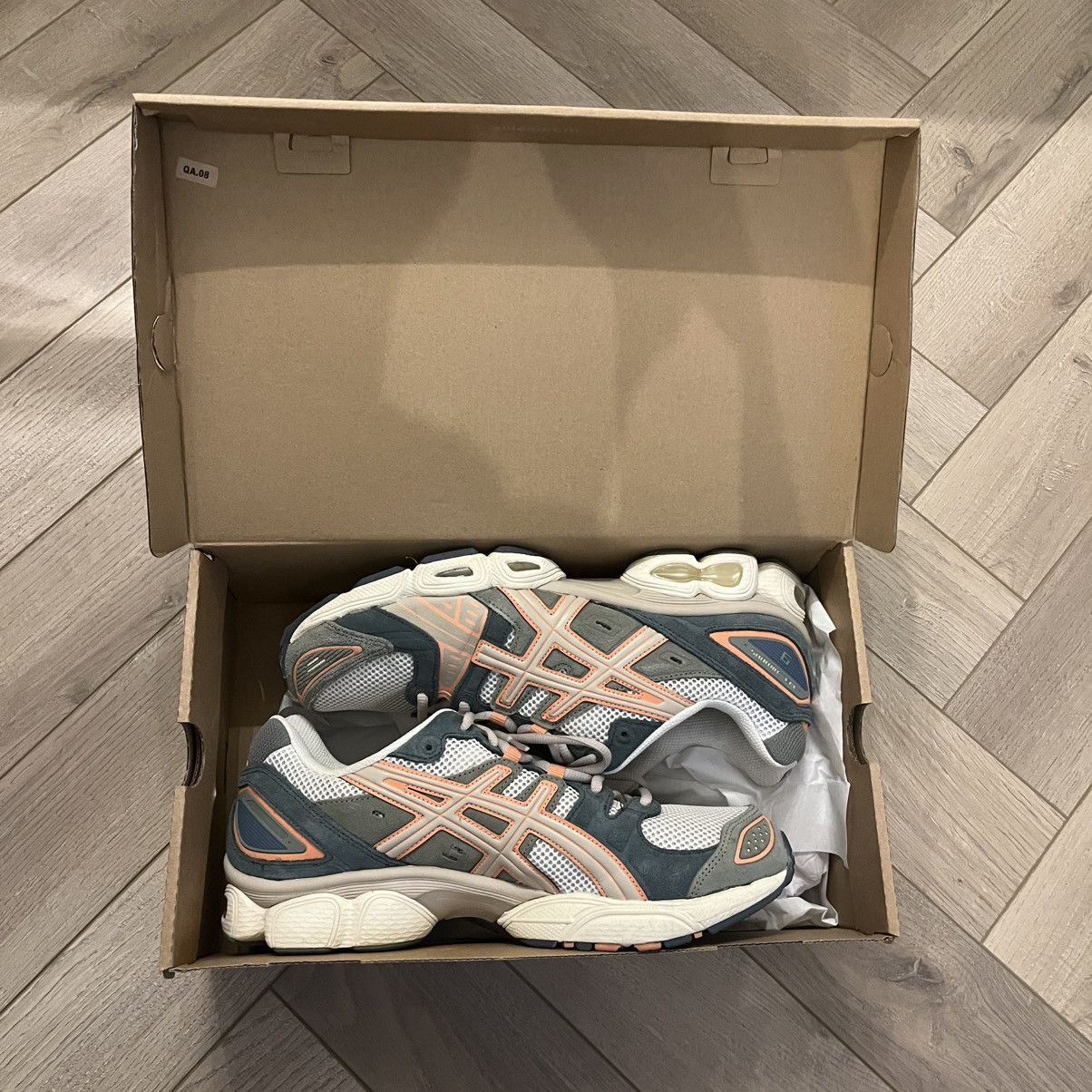 Asics Asics Gel Nimbus 9 Cream Feather Grey Trainers Size US 11 / EU 44 - 1 Thumbnail