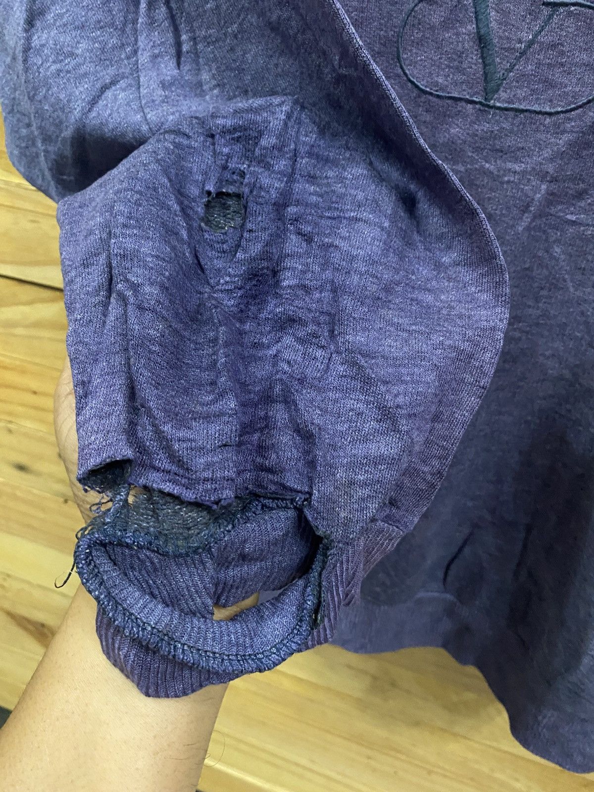 Valentino Vintage distressed VALENTINO crewneck sweatshirt Size US XL / EU 56 / 4 - 6 Thumbnail