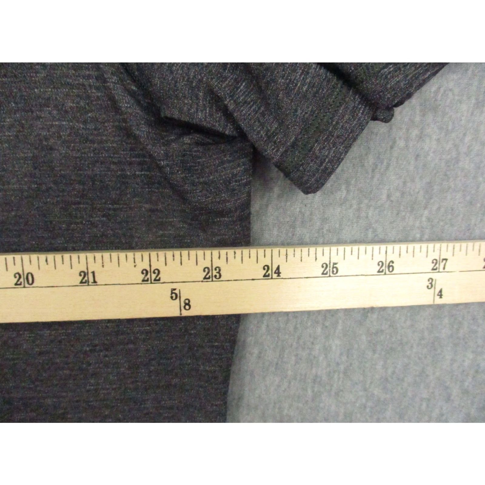 Lululemon Lululemon Shirt Mens XL V-Neck Lightweight Short Sleeve T-Shirt Gray Pocket Reflective Logo Mens Size US XL / EU 56 / 4 - 4 Thumbnail