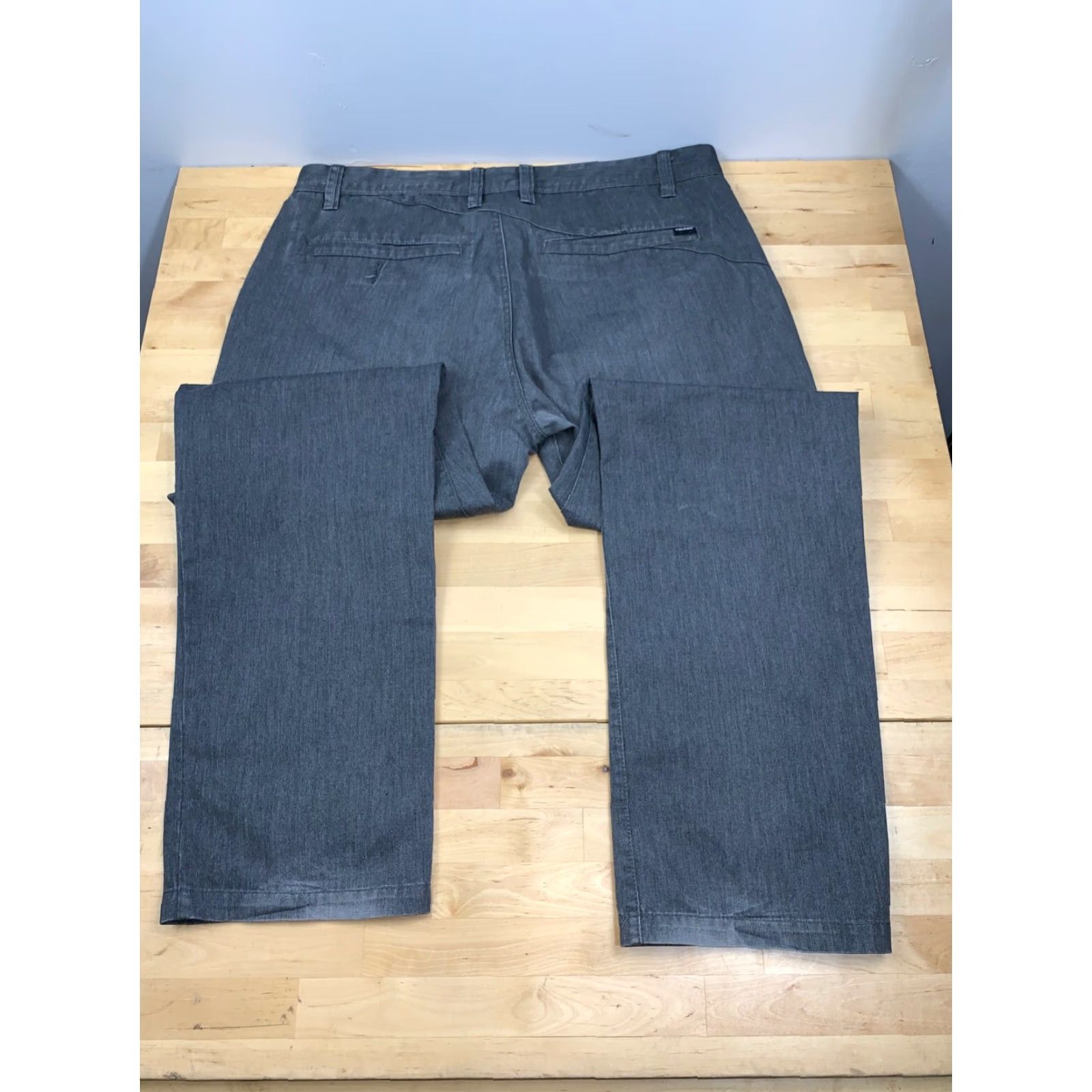 Volcom Volcom Pants Mens Chino Flat Front Tapered Leg 36 Gray Volcom Brand Pants Mens Regular 36 in Gray Vintage: No N/A Size US 36 / EU 52 - 4 Thumbnail