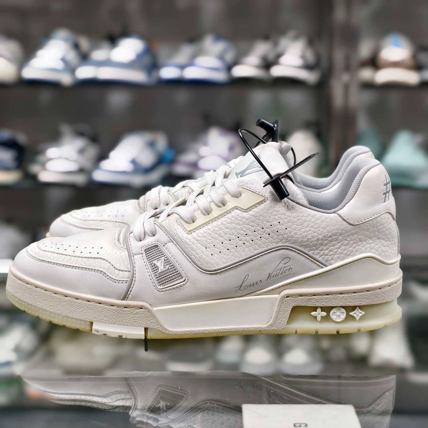 Louis Vuitton louis vuitton lv trainer white sneakers size uk7.5 Size US 8 / EU 41 - 4 Thumbnail