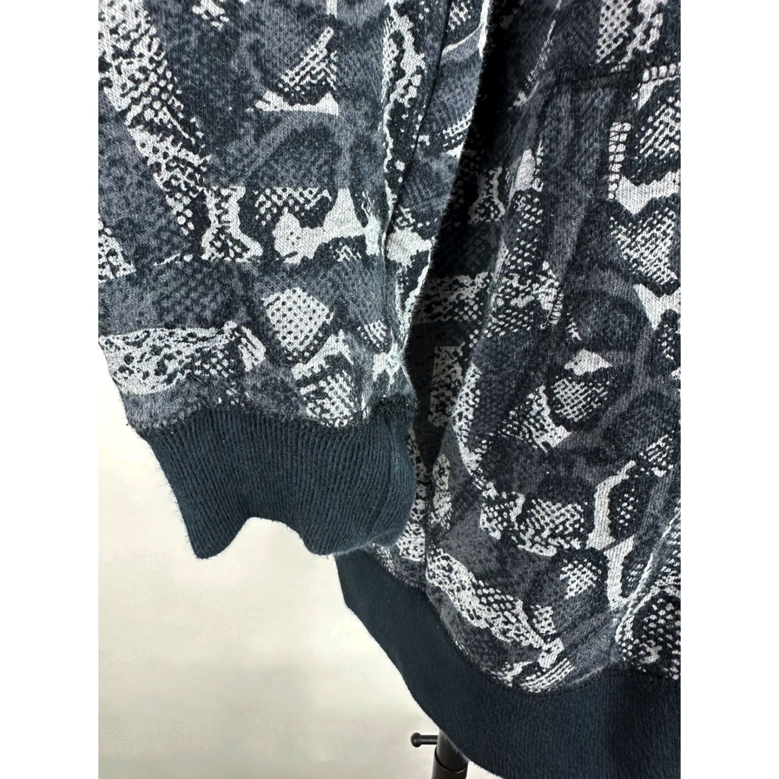 Nike VINTAGE Nike Hoodie Sweatshirt Womens Large Snakeskin Print Charcoal Gray Full Zip Gym Size L / US 10 / IT 46 - 6 Thumbnail