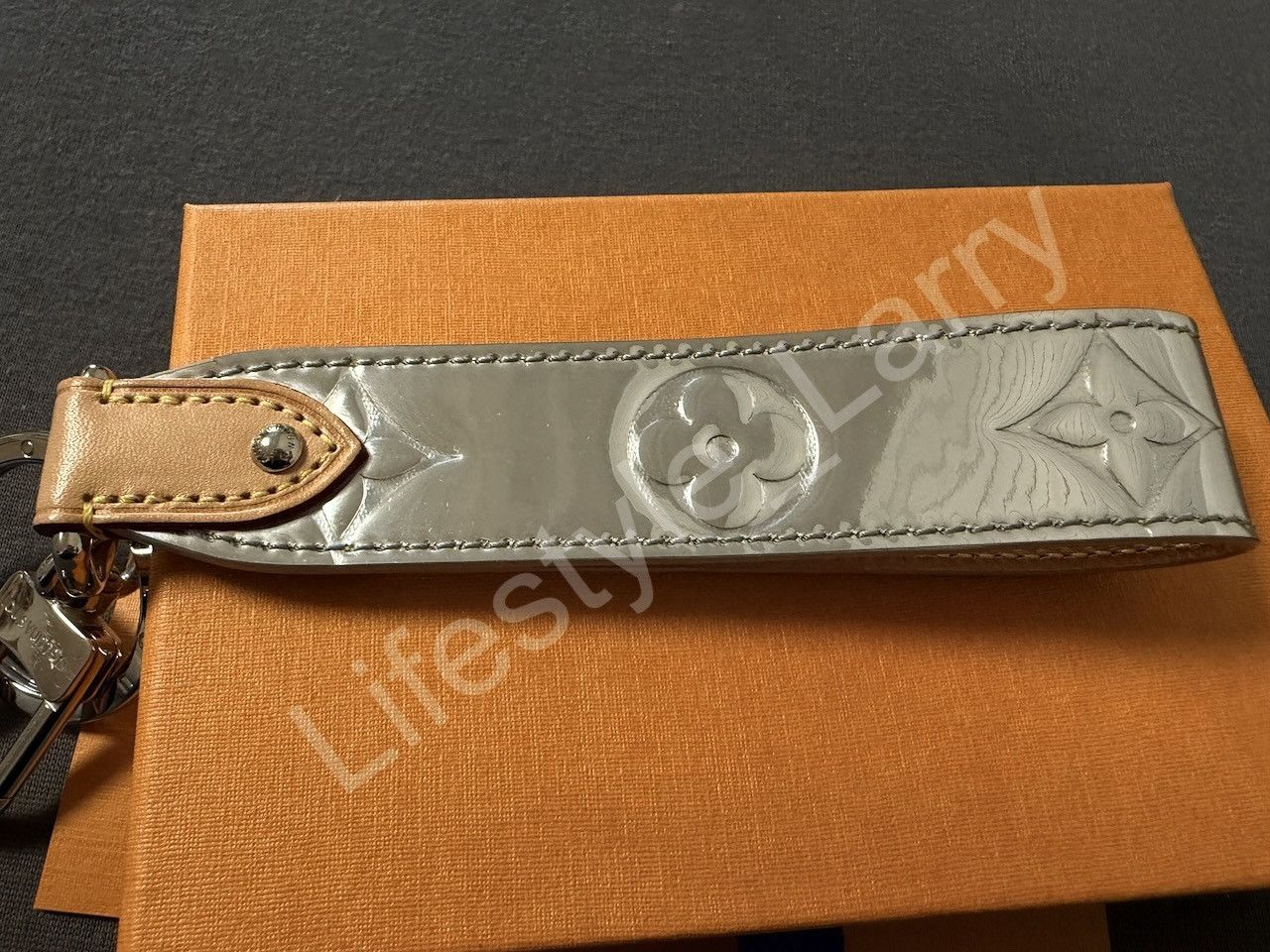 Louis Vuitton Louis Vuitton Dragonne Monogram Mirror Keychain MP3151 Size ONE SIZE - 8 Thumbnail