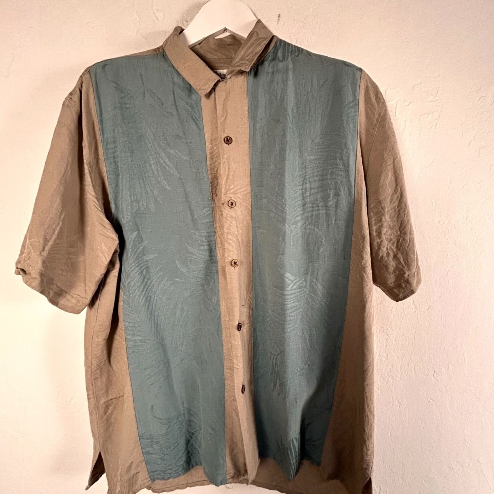 Vintage VINTAGE Silk Mens Large Short-Sleeve Button-Up Shirt Leaf Pattern Beige/Blue 90s Hawaiian Retro Size US L / EU 52-54 / 3 - 2 Thumbnail