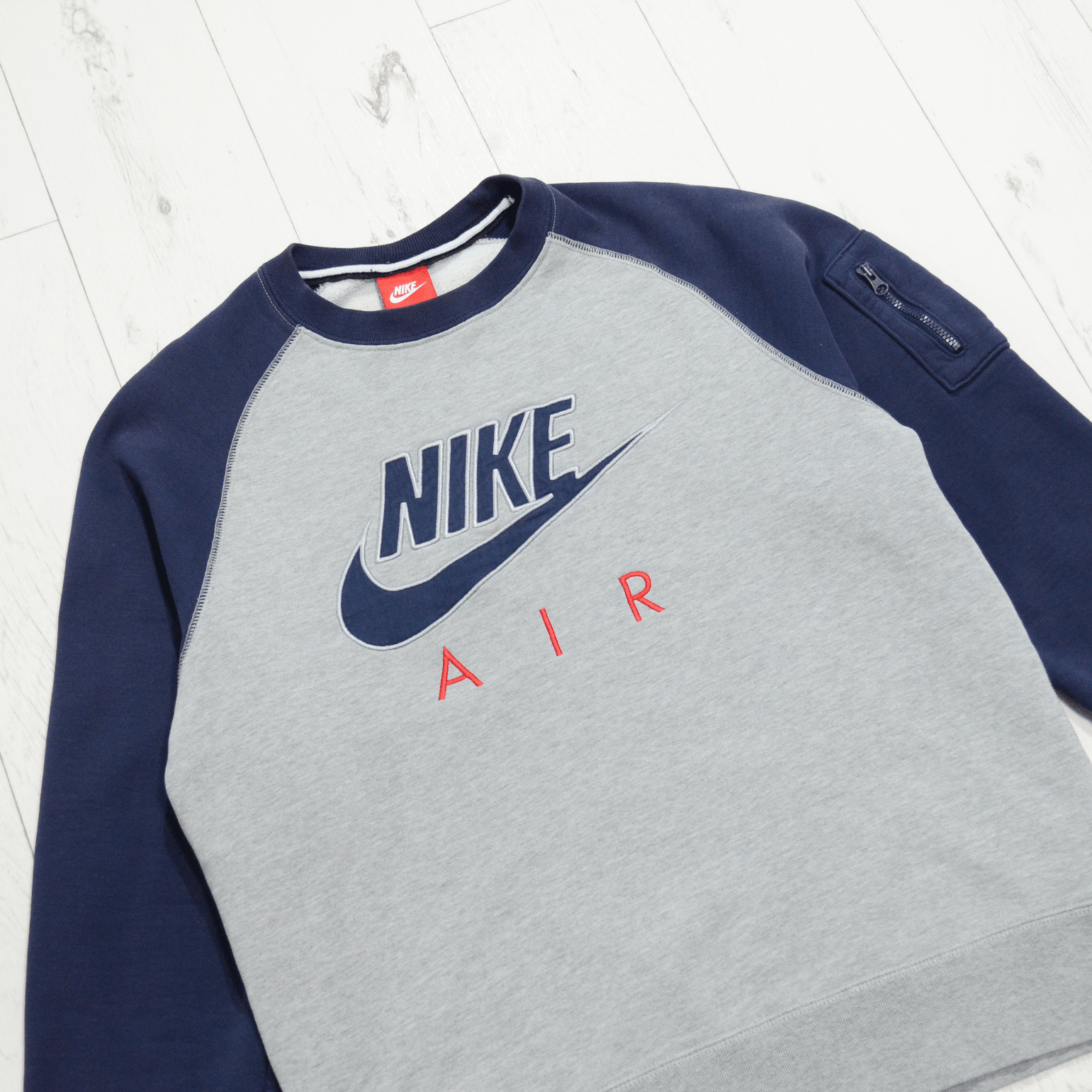 Nike RARE Nike Air Embroidery Big Swoosh Logo Sweatshirt Size US M / EU 48-50 / 2 - 2 Thumbnail