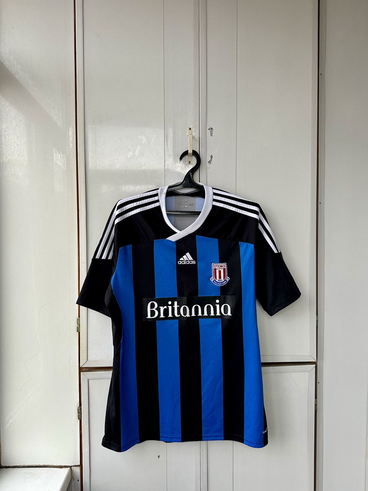 Adidas Vintage Adidas Stoke City Britannia Jersey Size US L / EU 52-54 / 3 - 1 Thumbnail