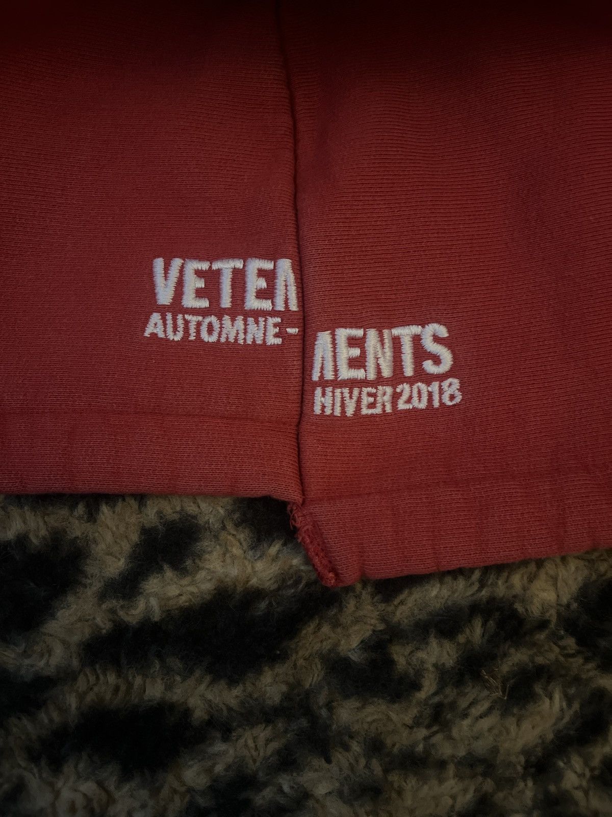 Vetements Vetements Split Antwerpen Hoodie in Red Size US XS / EU 42 / 0 - 4 Thumbnail