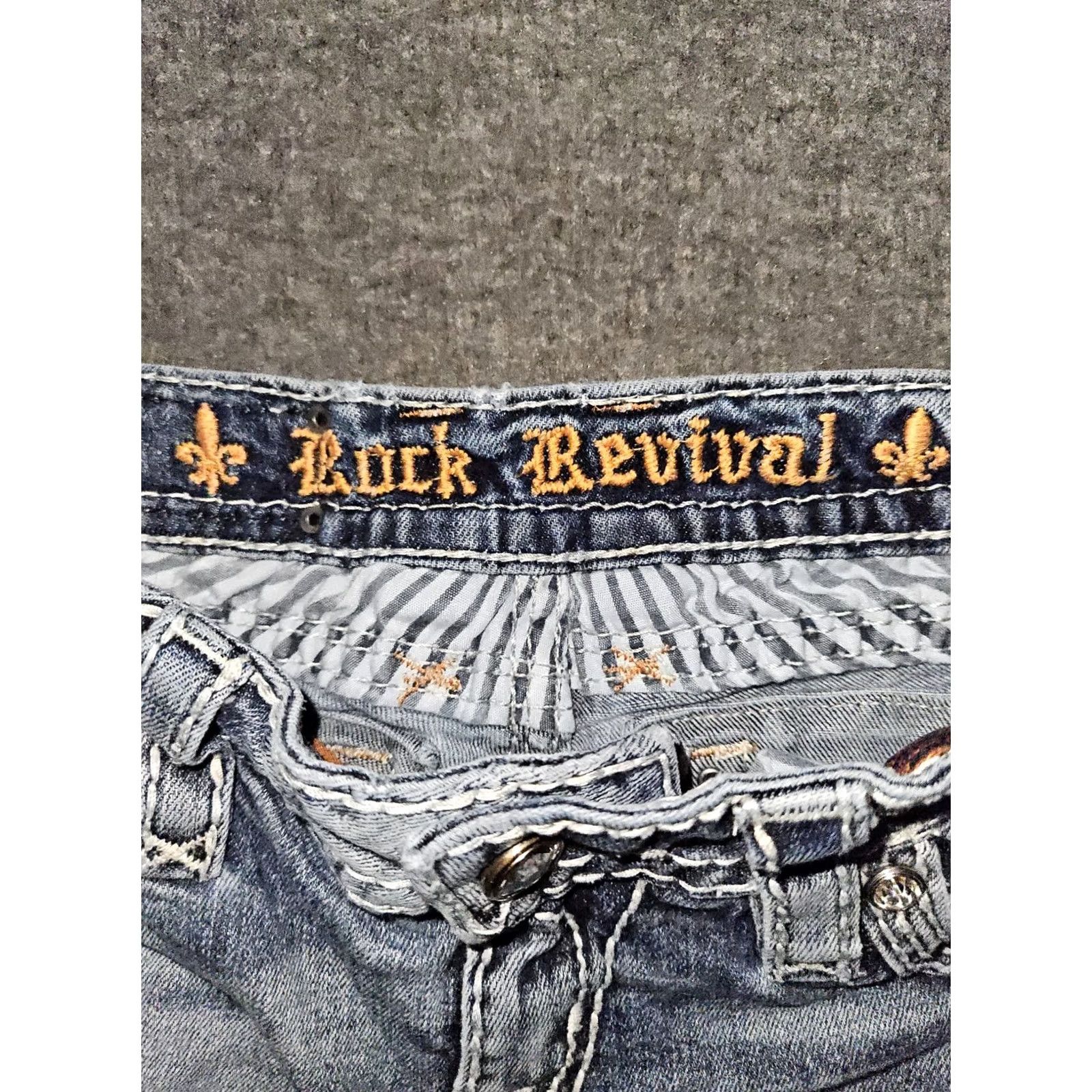 Vintage Rock Revival Nicole Capris Women's 26 Low Rise Rhinestones Western Cowboy Logo Jeans Capris Blue Rock Size ONE SIZE - 3 Thumbnail