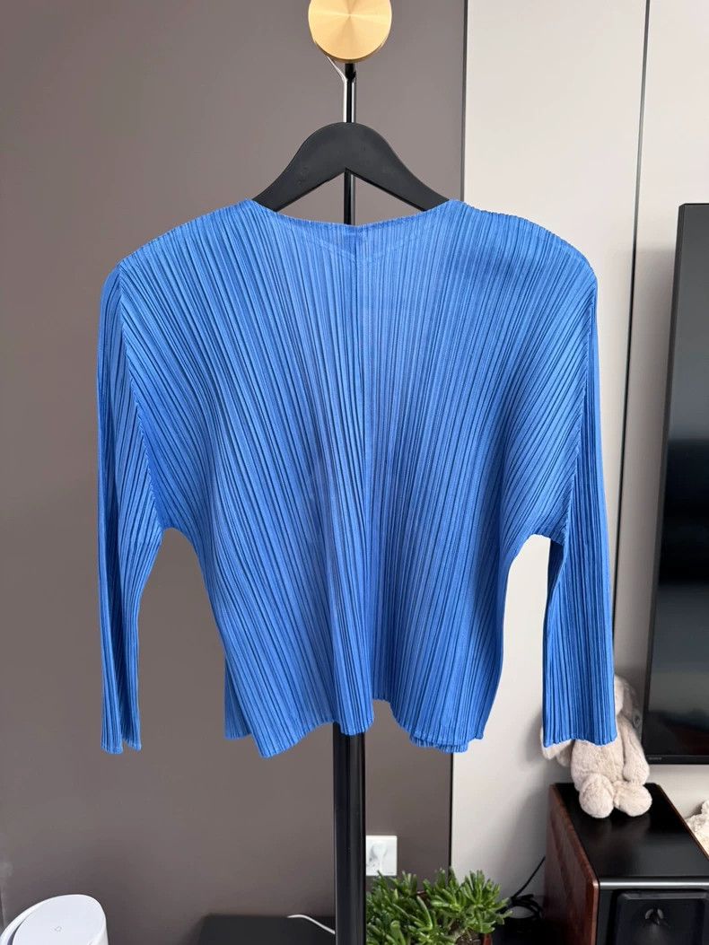 Issey Miyake Issey Miyake size:3 Blue pleated cardigan Size S / US 4 / IT 40 - 2 Thumbnail