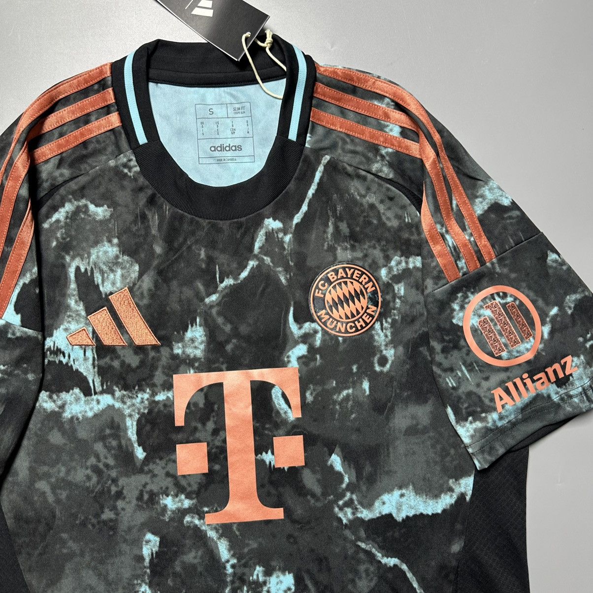 Vintage BAYERN ADIDAS 2024/2025 FOOTBALL AWAY JERSEY #17 OLISE Size US S / EU 44-46 / 1 - 5 Thumbnail